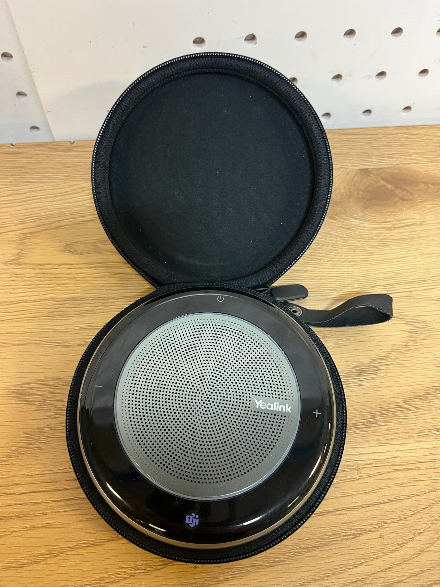 SELT / SOLD Yealink CP700 fundarhátalari 2