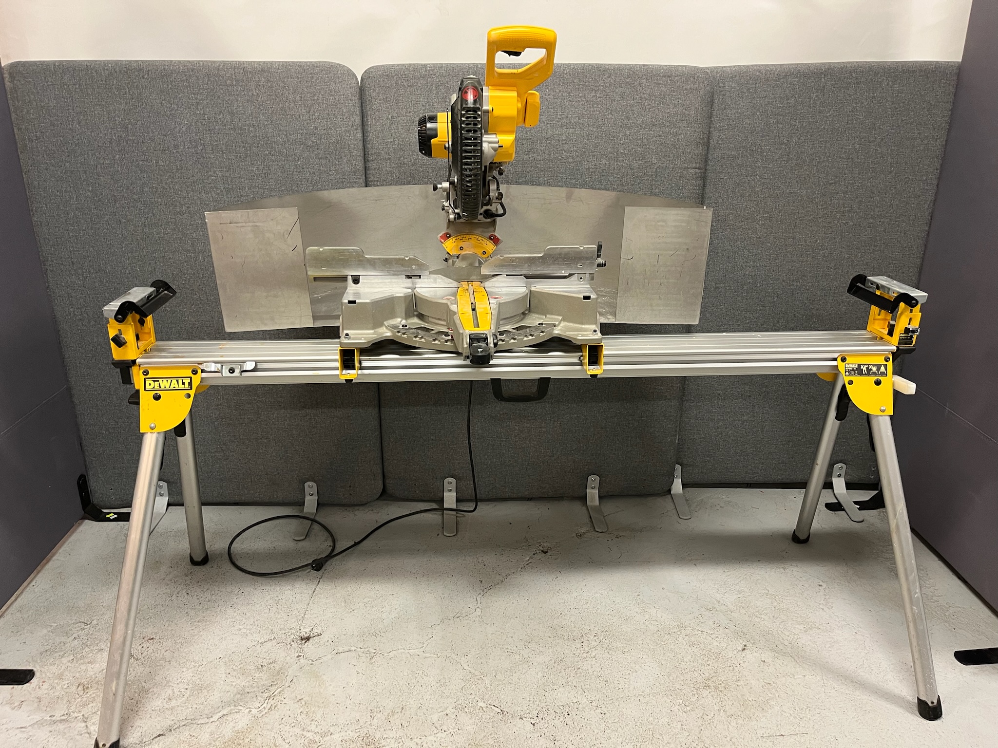 SELT / SOLD Öflug Dewalt DWS727 Geirungssög 250mm 1675W