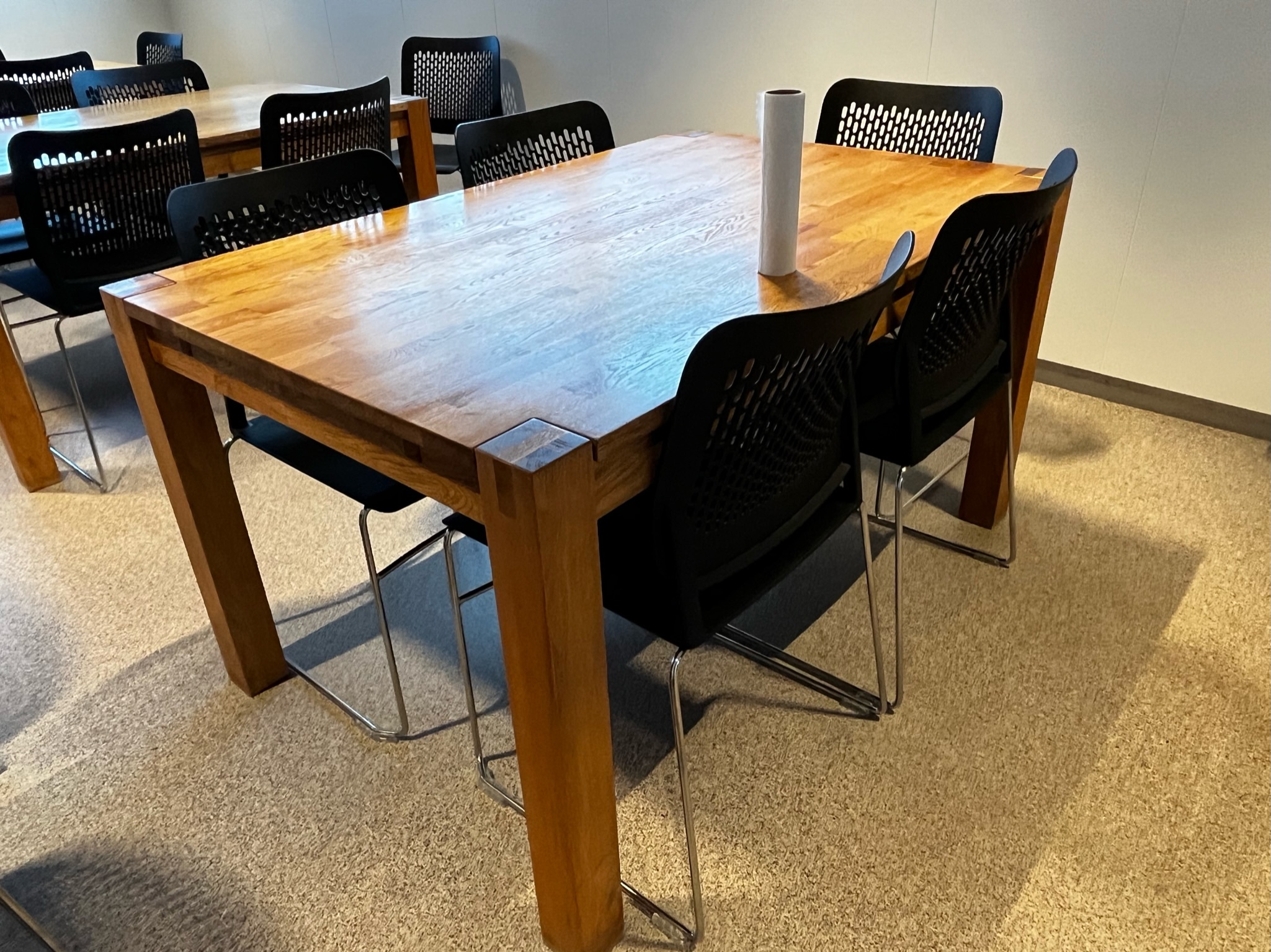 SELT / SOLD - Gegnheil eik - eldhúsborð (4 stk.) 2