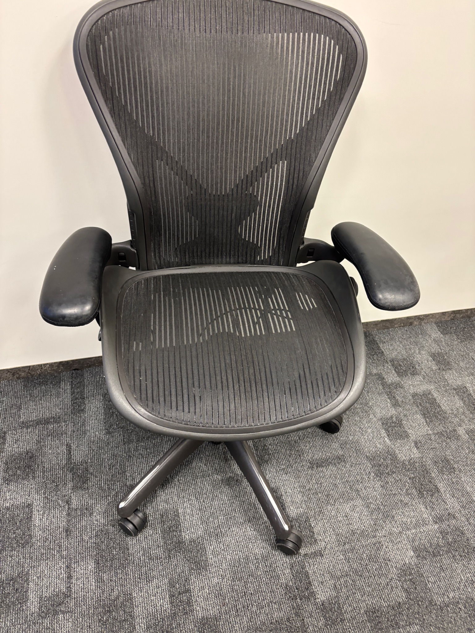 SELT / SOLD Herman Miller Aeron, B stærð 10