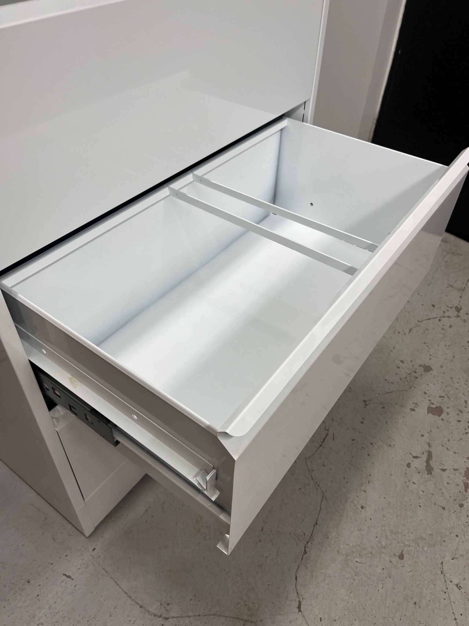 SELT / SOLD - Skjalaskápur með lykli 4