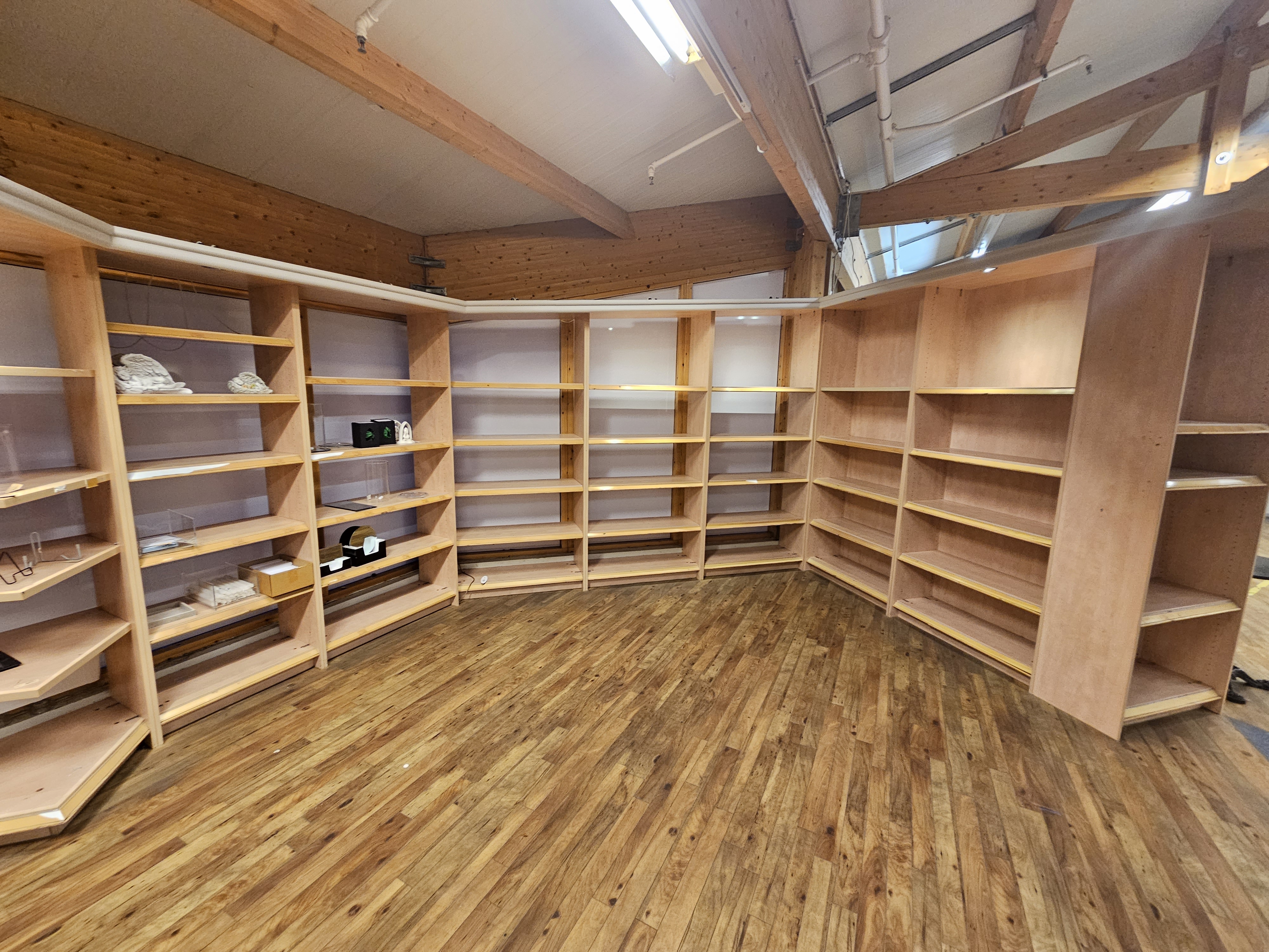 SELT / SOLD Verslunarhillur