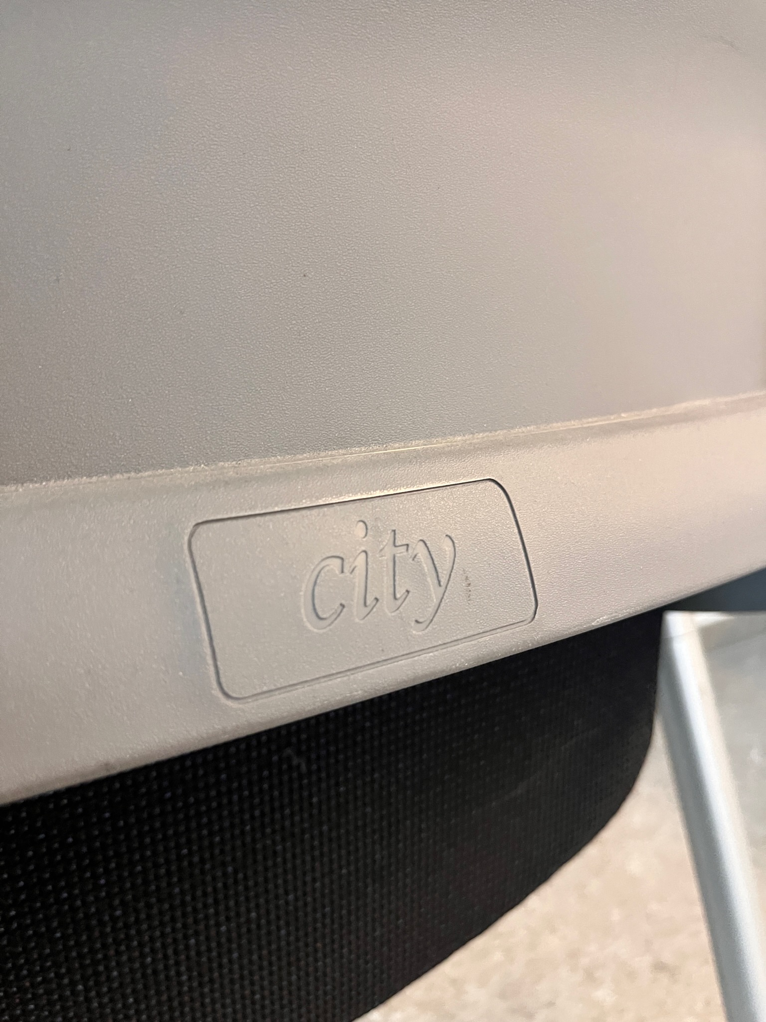 SELT / SOLD Vandaður fundarstóll með fellisetu frá Innx (5 stk.) 9
