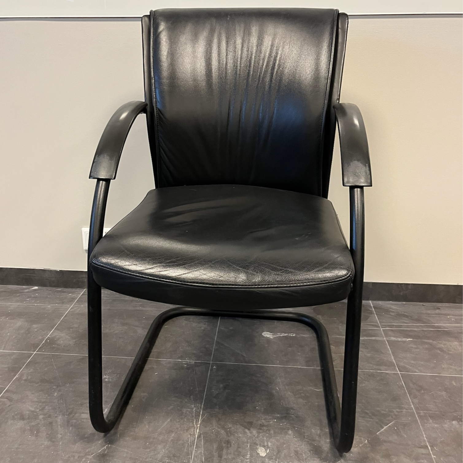 SELT / SOLD Fundarstólar, leður
