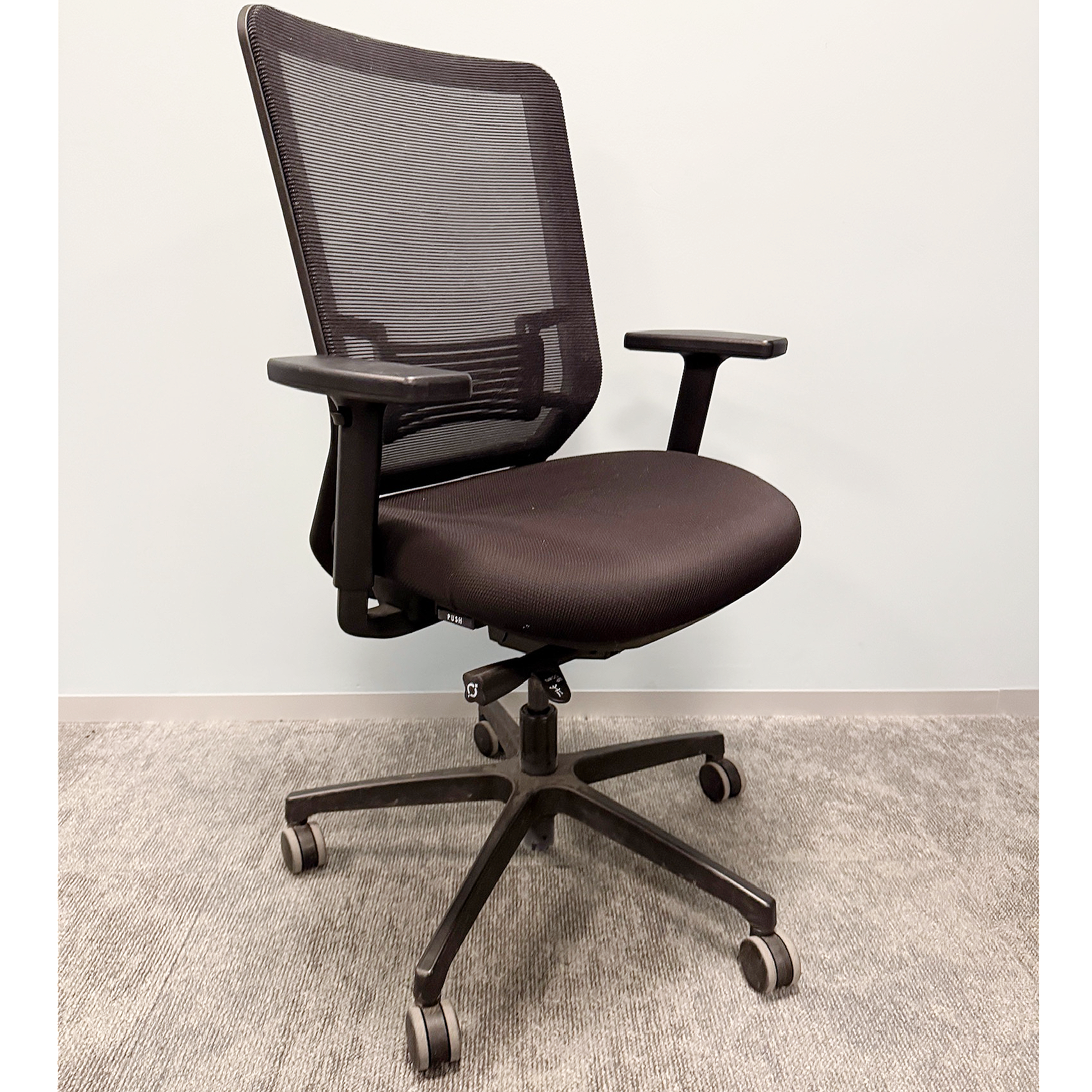 SELT / SOLD NeoDesign skrifborðsstóll frá Pennanum