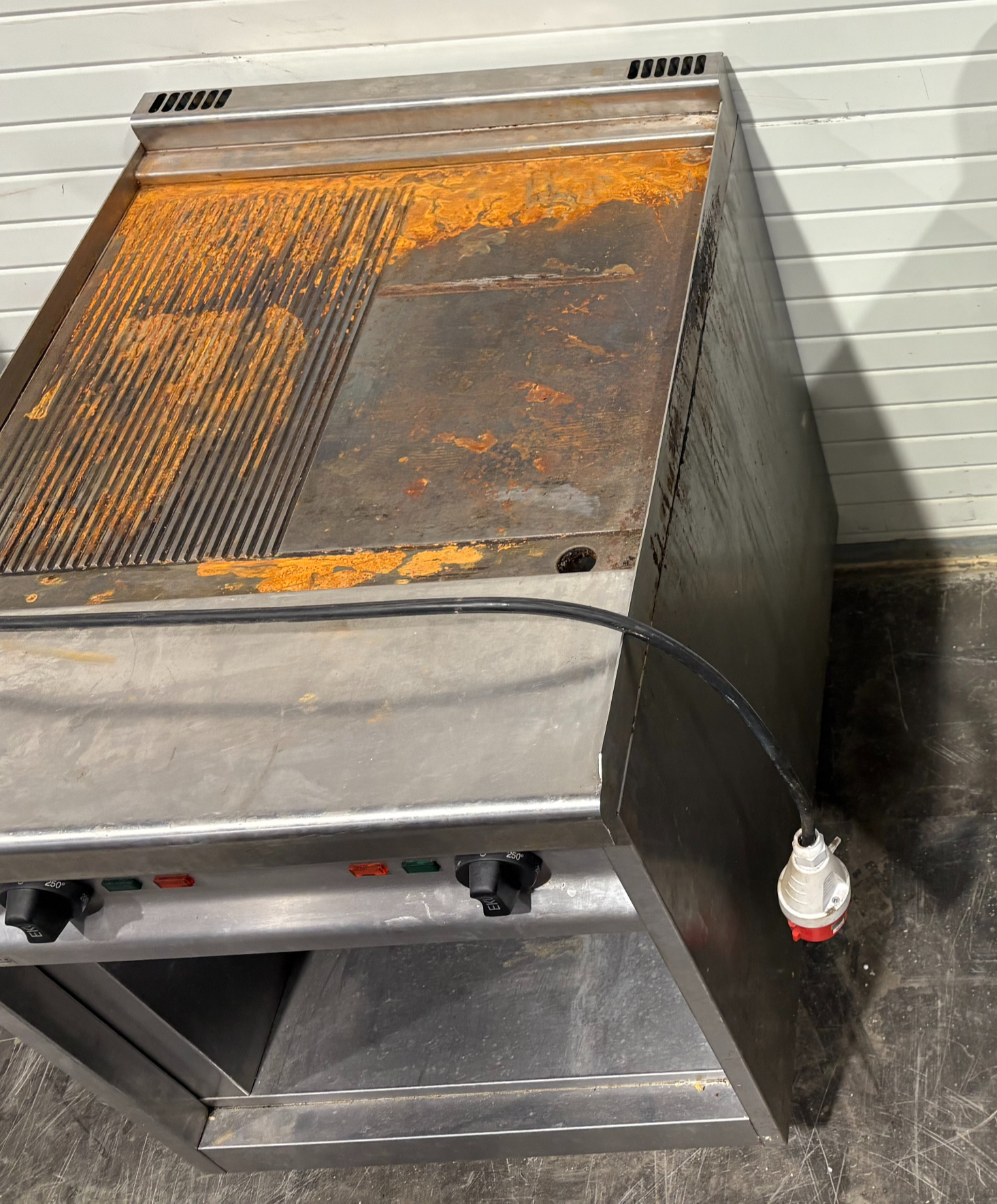 SELT / SOLD - Grill - flatpanna - RVK