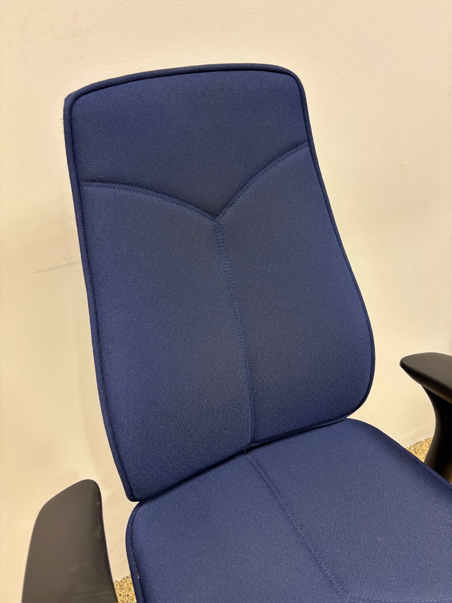 SELT / SOLD Kinnarps Skrifstofustóll á hjólum frá Pennanum 7
