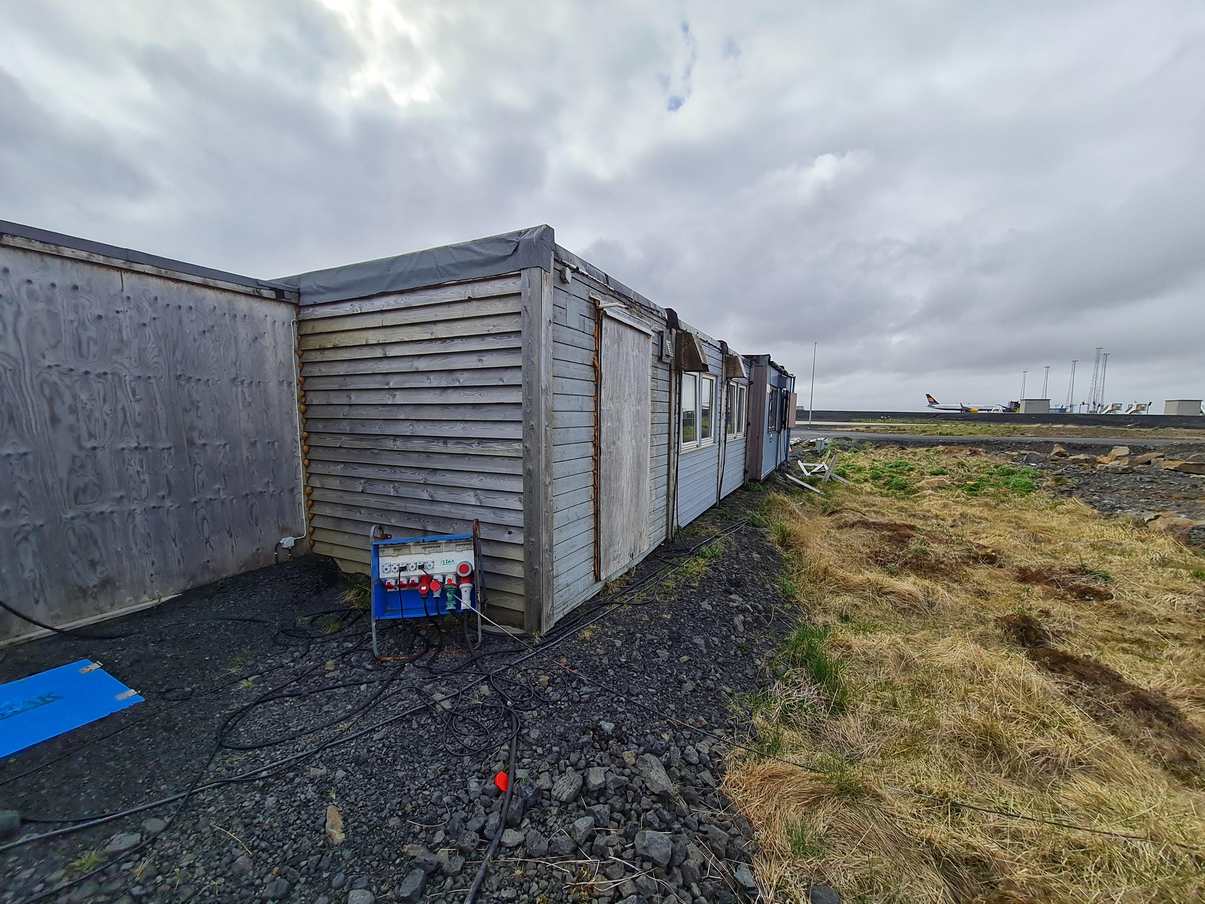 SELT / SOLD Smáhýsi Airport Nr. 04 - 27 fm.Endahús -tvær útihurðir 2