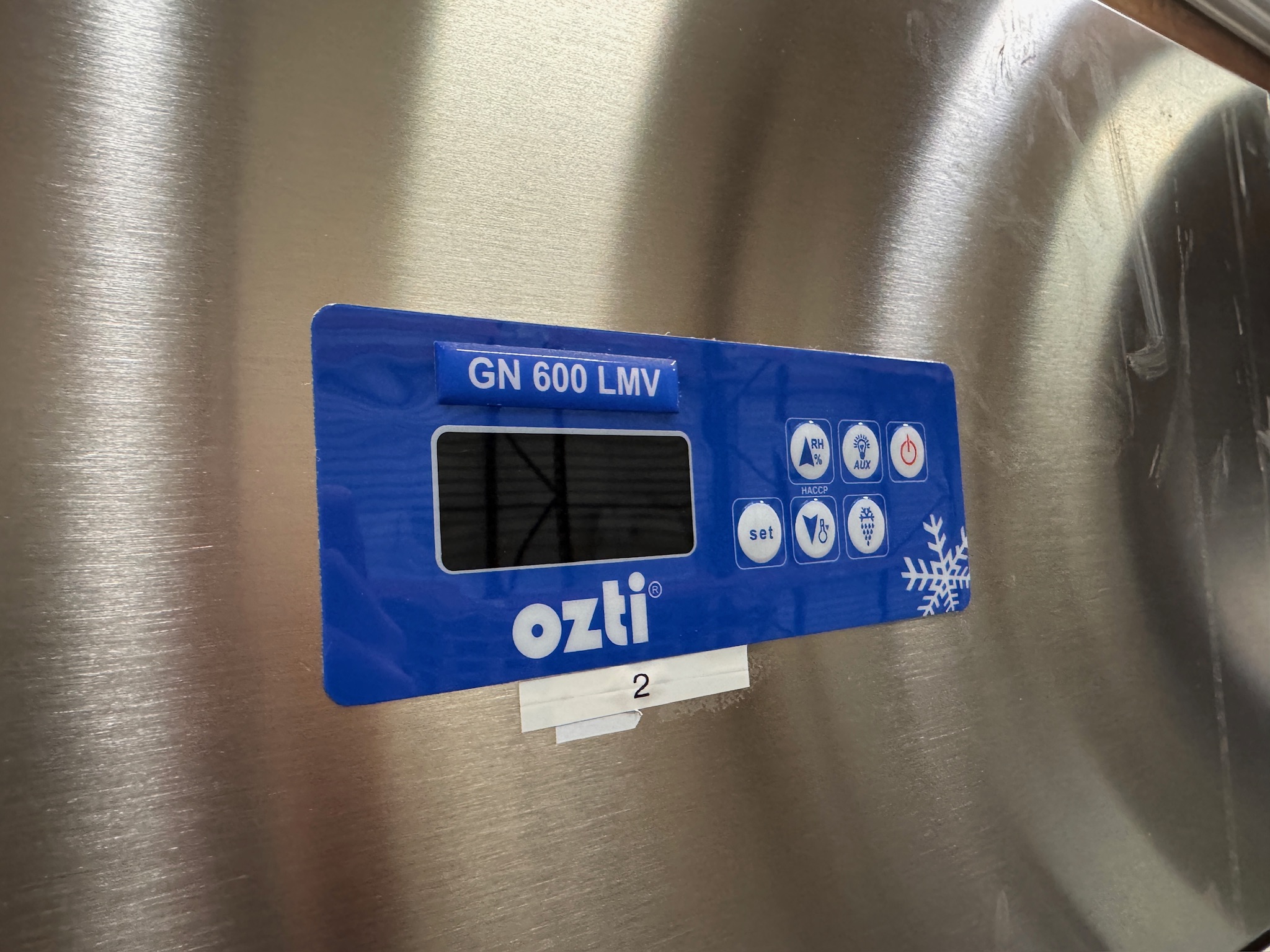 SELT / SOLD Ozti fyrstiskápur 4