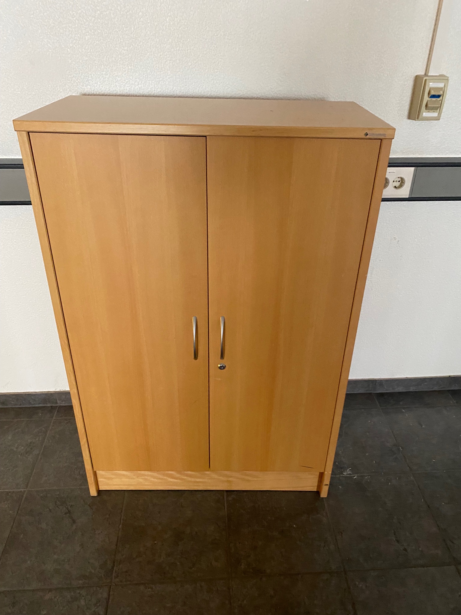 SELT / SOLD Skrifstofuskápur - EG Skrifstofubúnaður