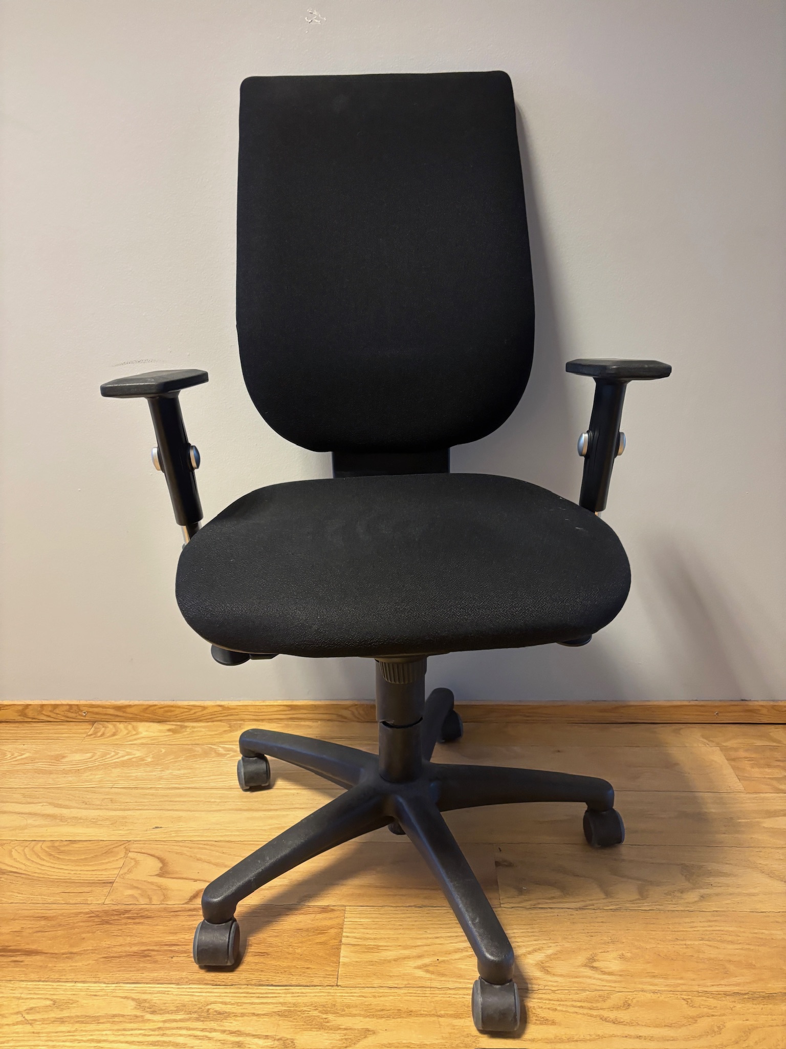 SELT / SOLD Skrifborðsstóll frá Pennanum