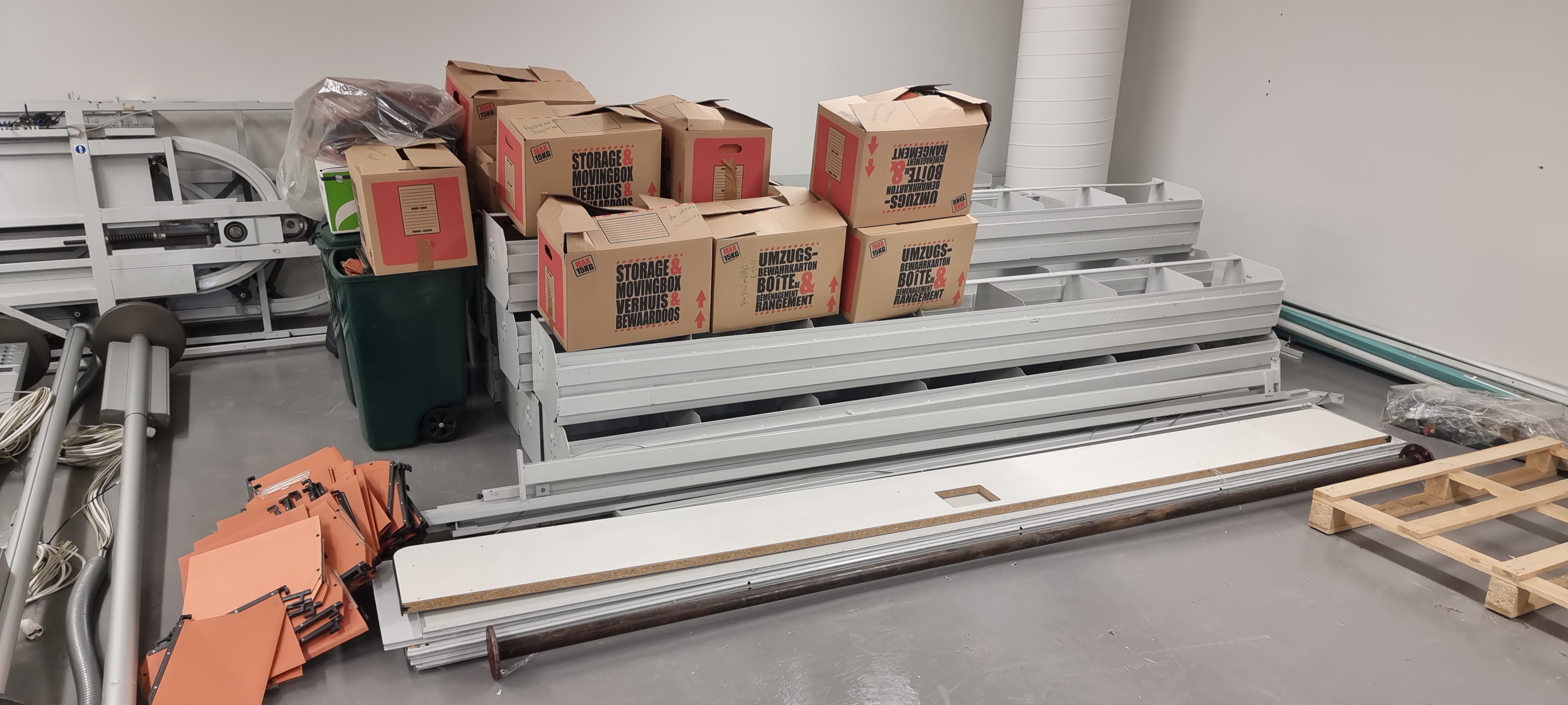 SELT / SOLD Kardex lagerhillukerfi / rúlluhillur 6