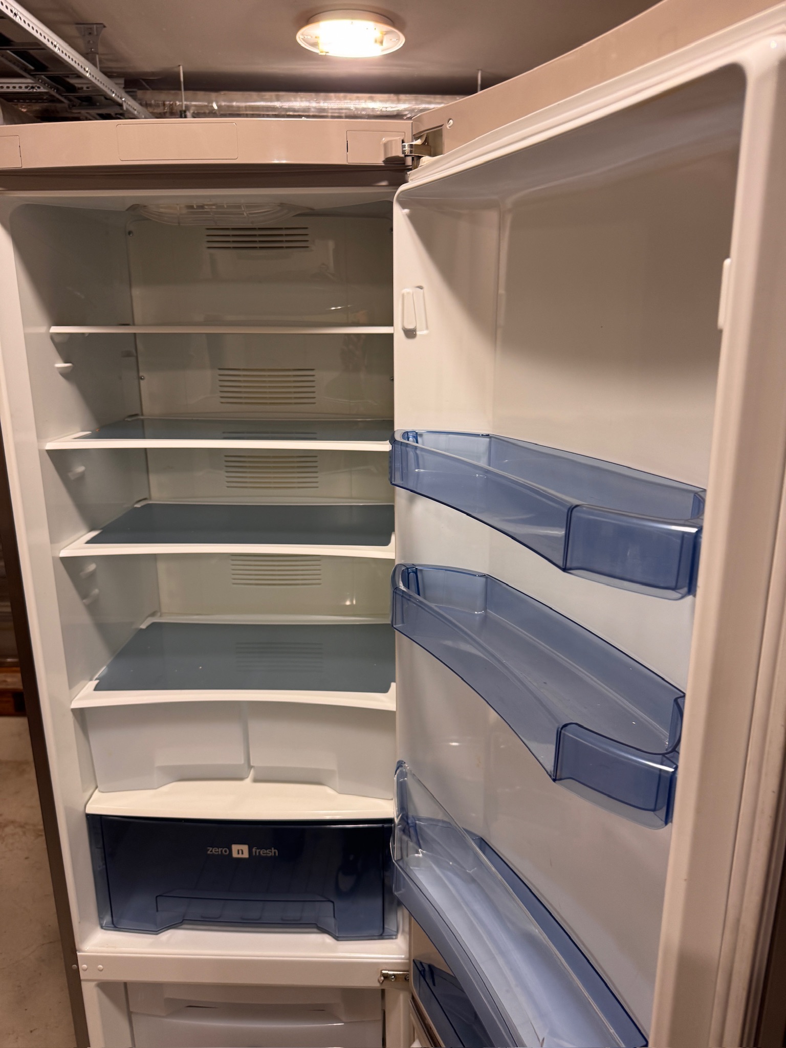 SELT / SOLD Gorenje ísskápur með frysti, H200sm. 3