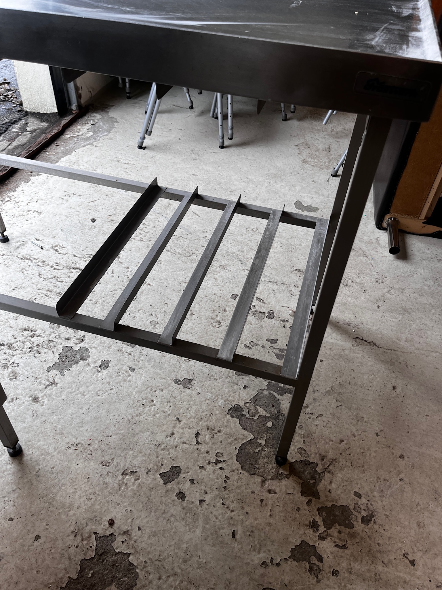 SELT / SOLD Stálborð m/vaski, blöndunartæki og kant, B120xL130xD74xH92sm. 8