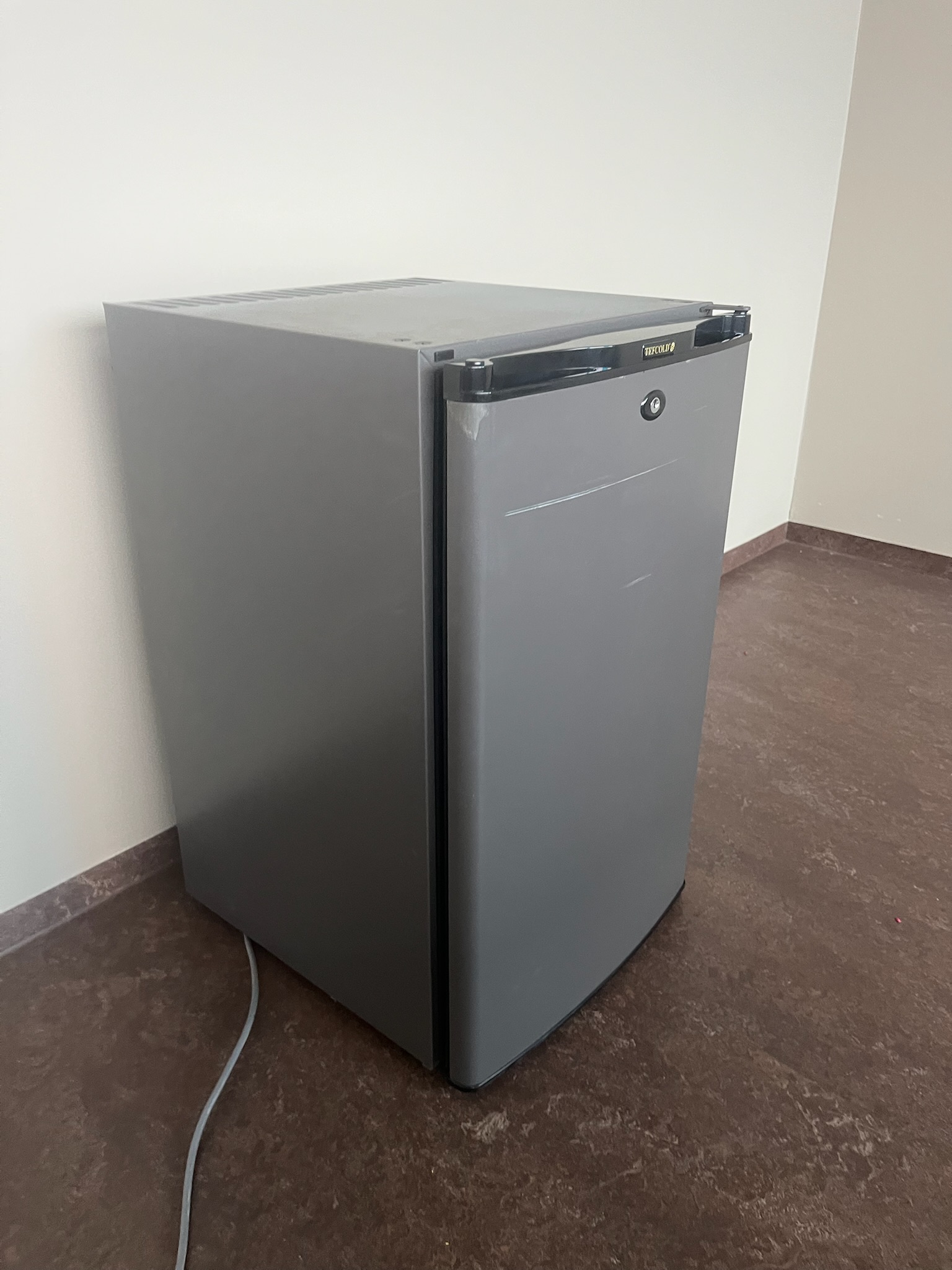 SELT / SOLD Tefcold TM50 Black ísskápur 4