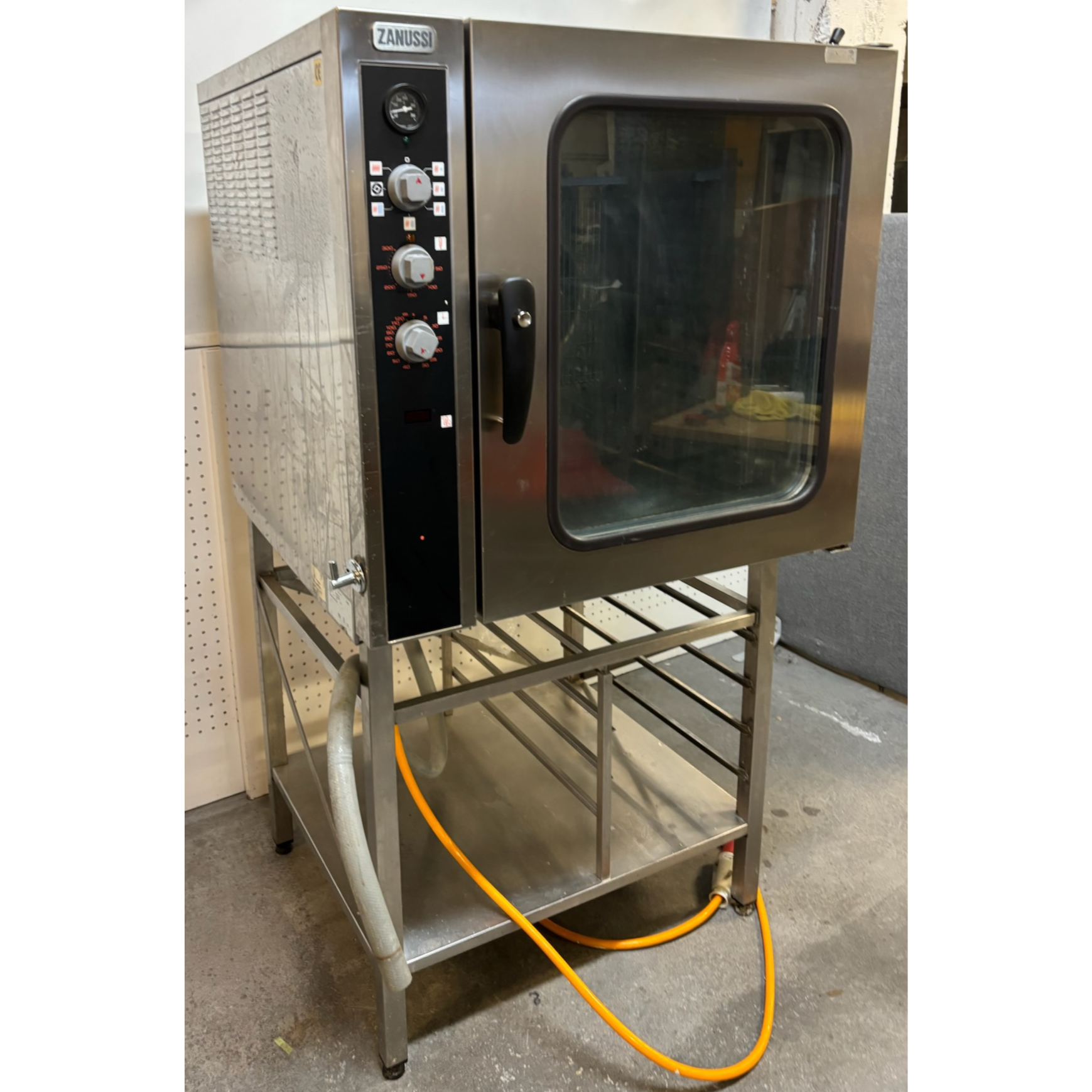 SELT / SOLD Zanussi gufuofn á standi, 10 skúffur