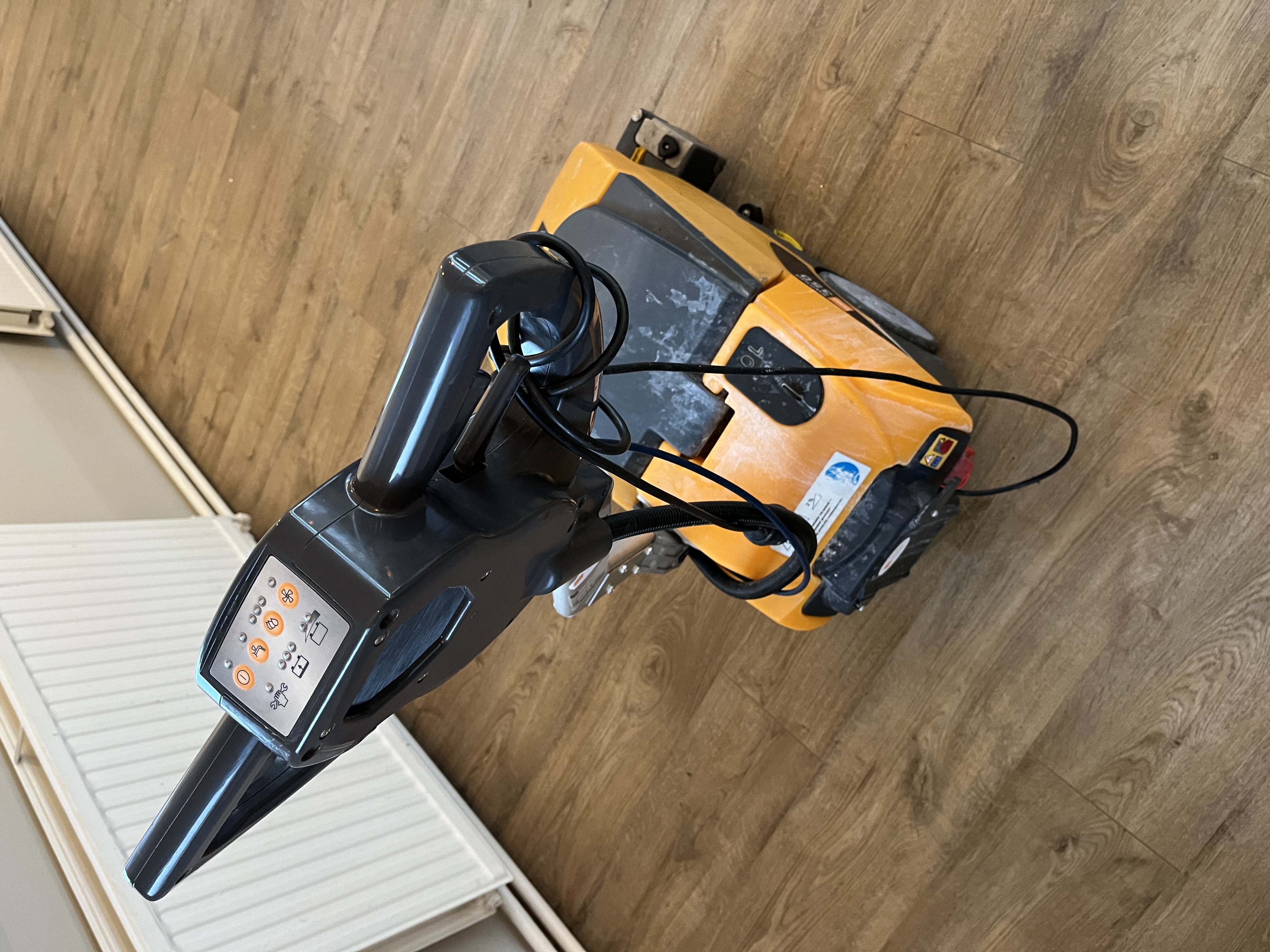 Selt - sold TASKI swingo - skúringarvél 3