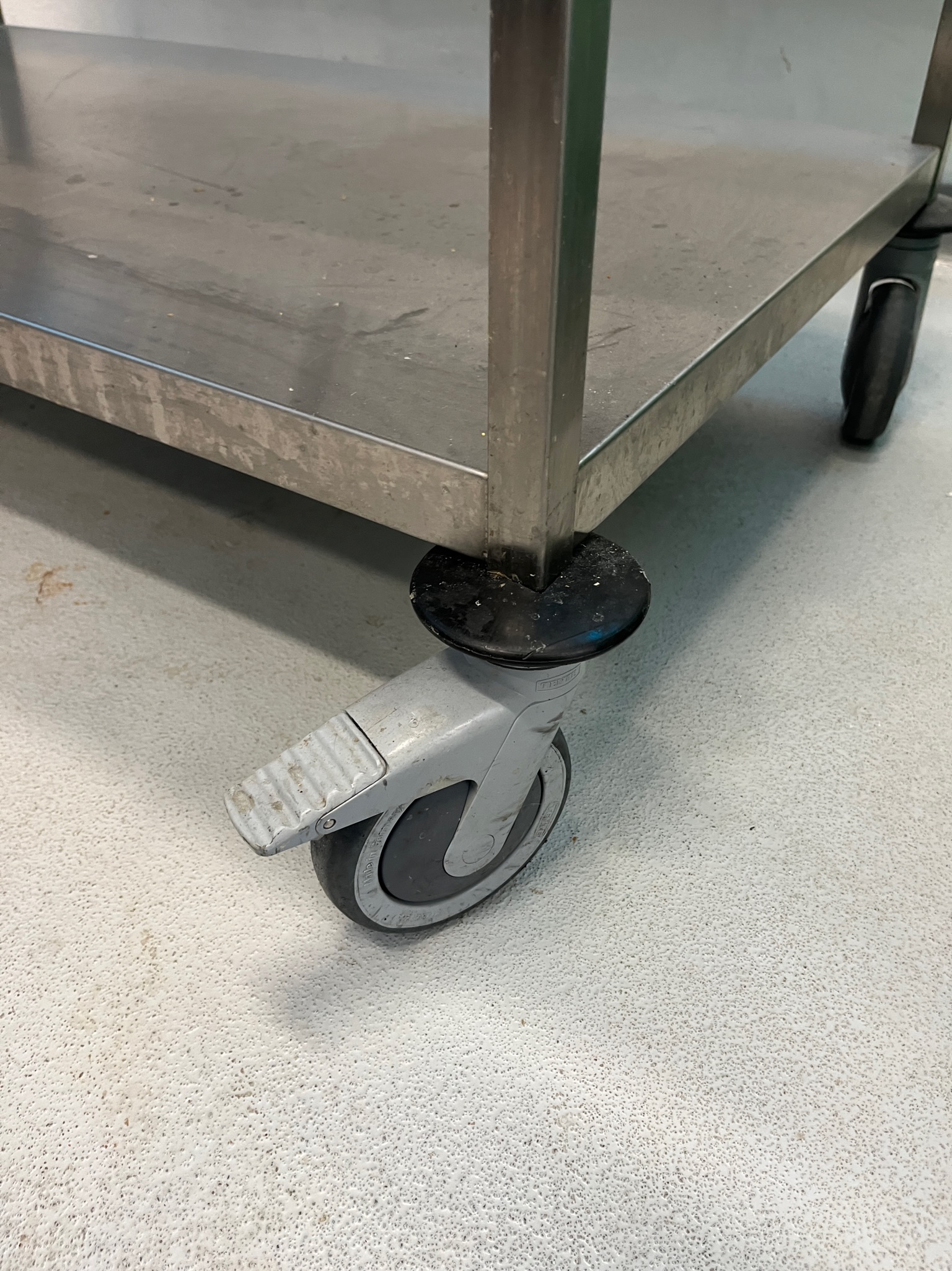 SELT / SOLD Hupper hitaborð - B115sm. 6