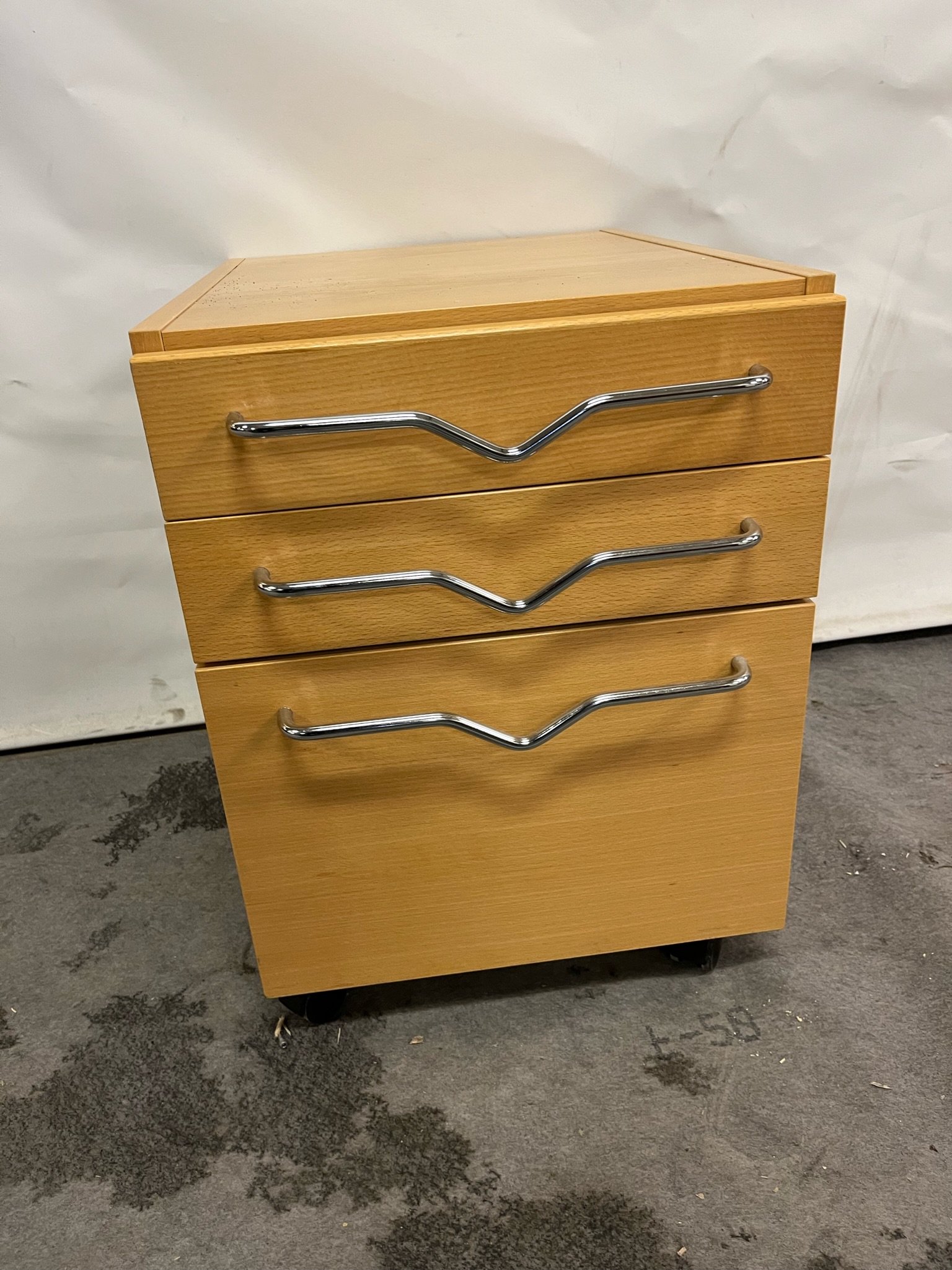 SELT / SOLD Skrifstofukálfur frá Á. Guðmundsson á hjólum