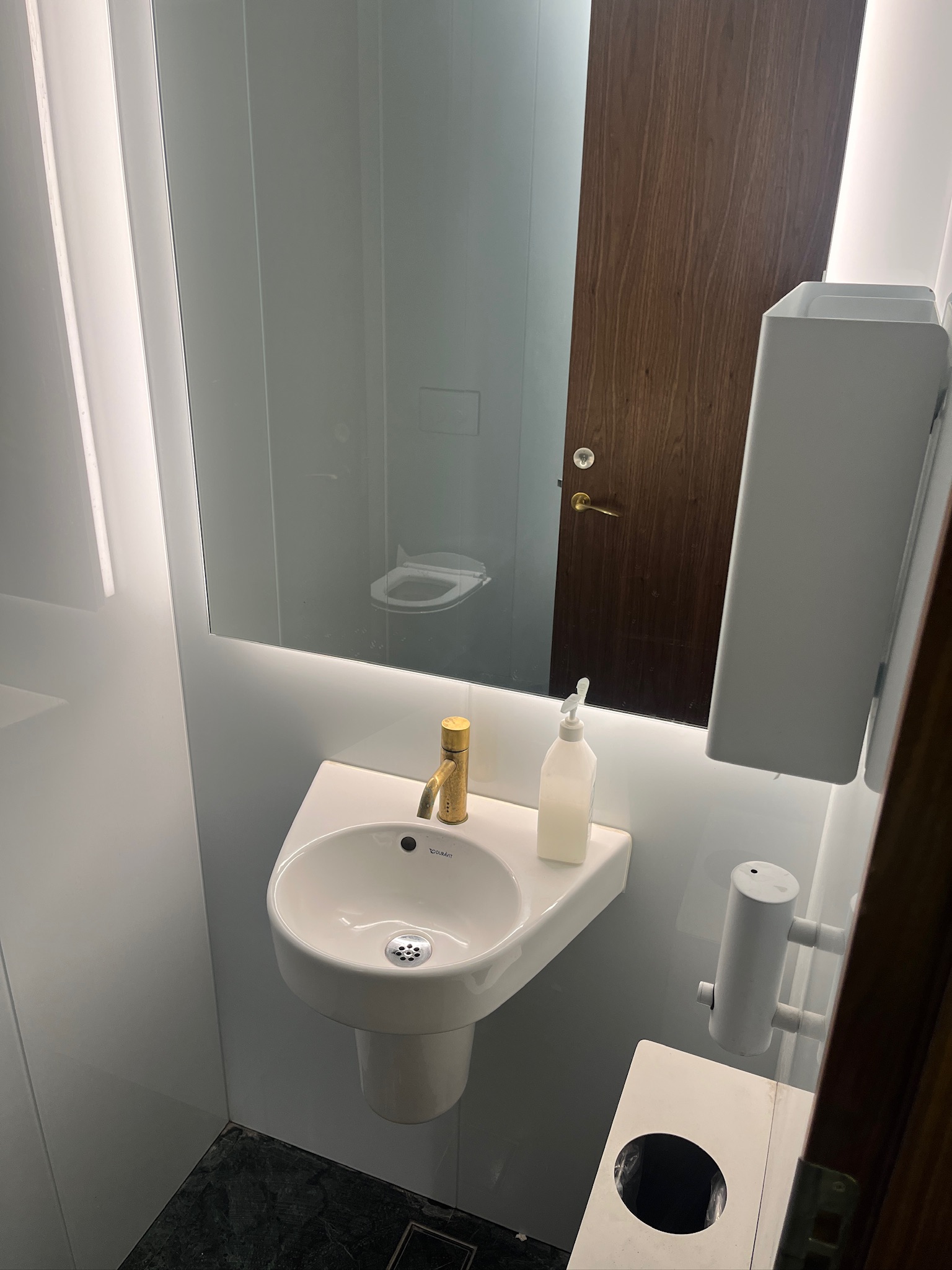 SELT / SOLD Duravit vaskur með blöndunartæki 5