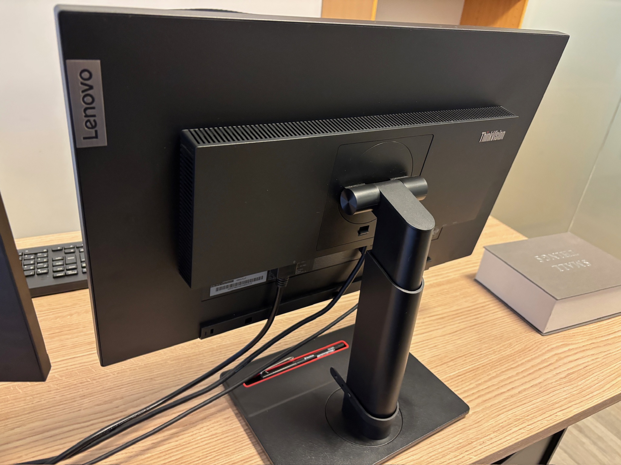 SELT / SOLD Lenovo T24i tölvuskjár - 24'', 1920x1080p 6