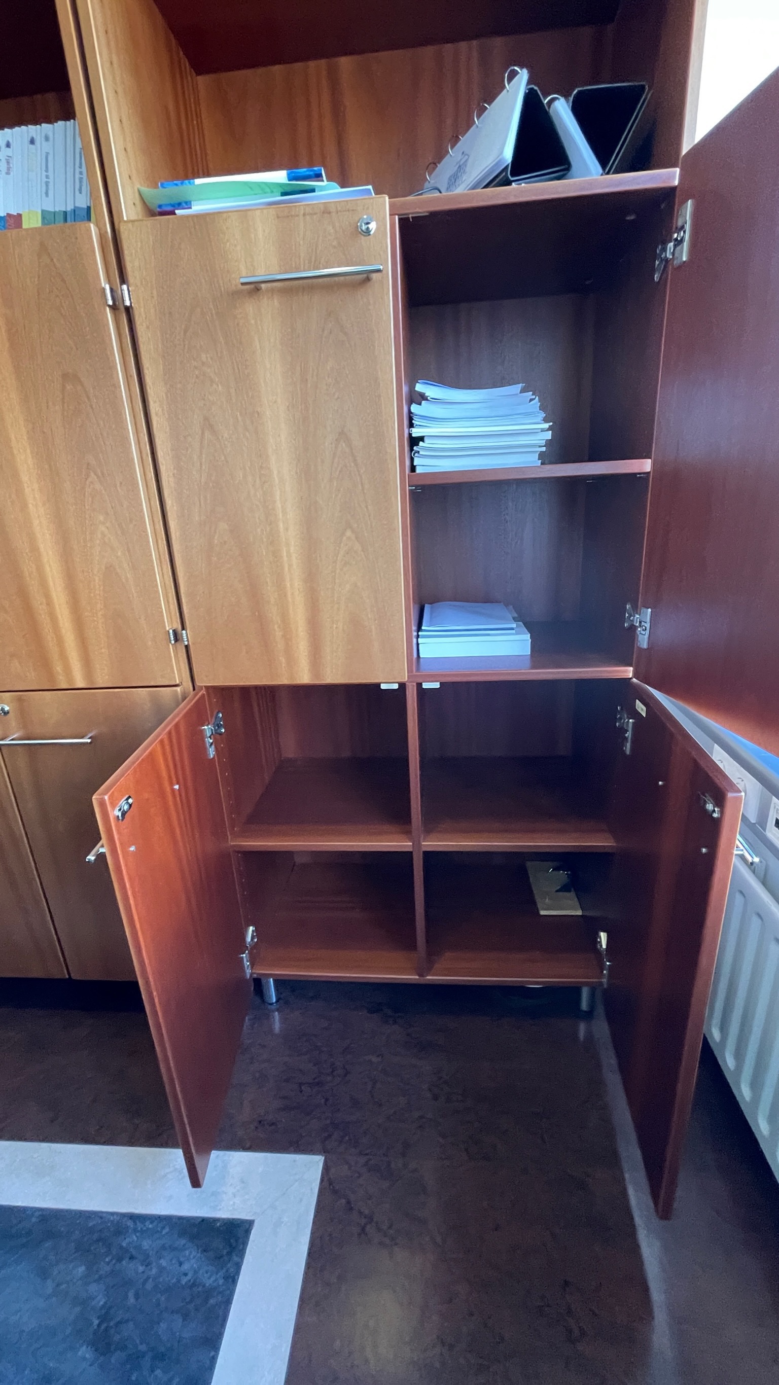 SELT / SOLD Skrifstofuskápar - Alþingi 4