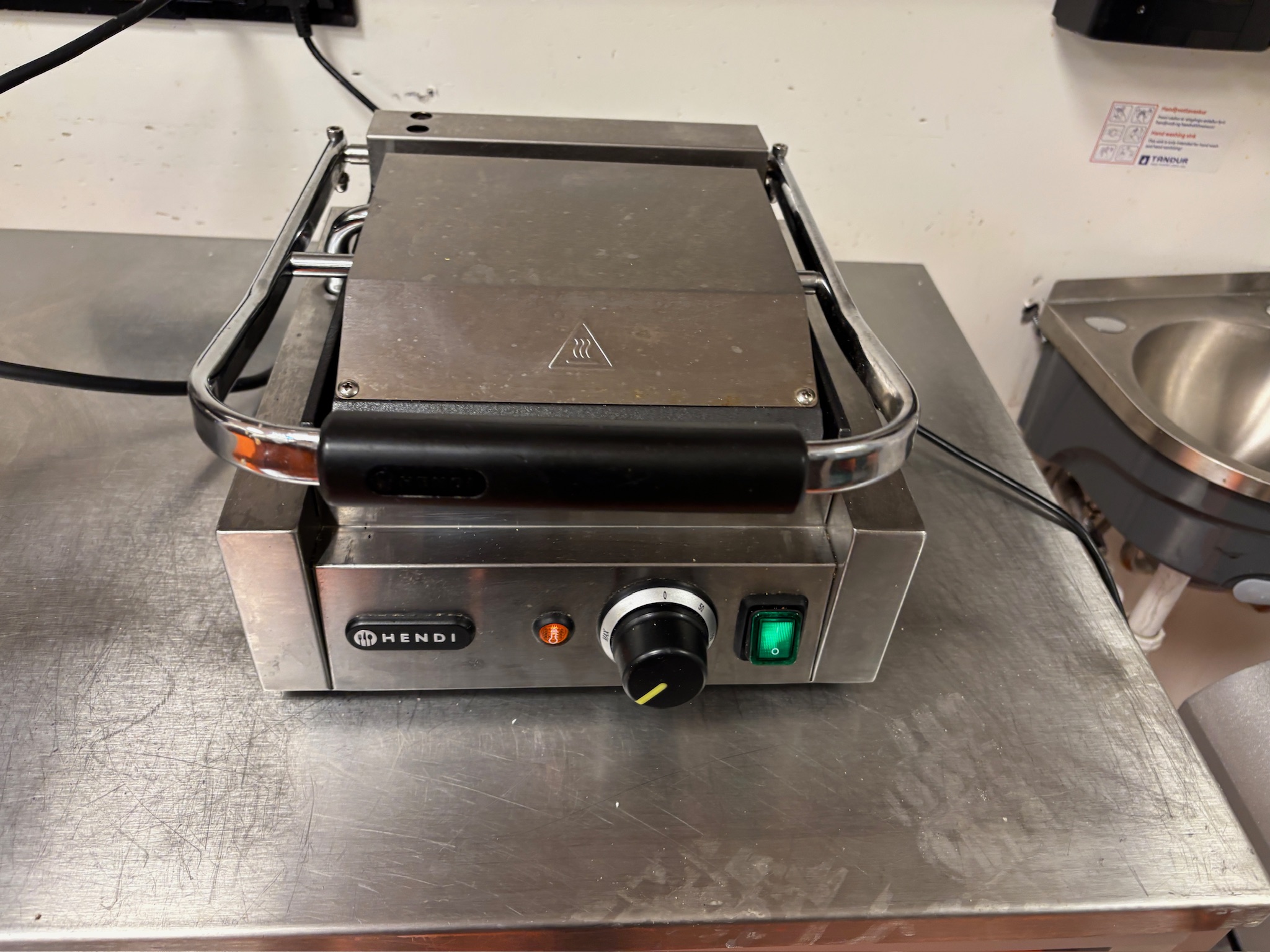SELT / SOLD Hendi samlokugrill 2