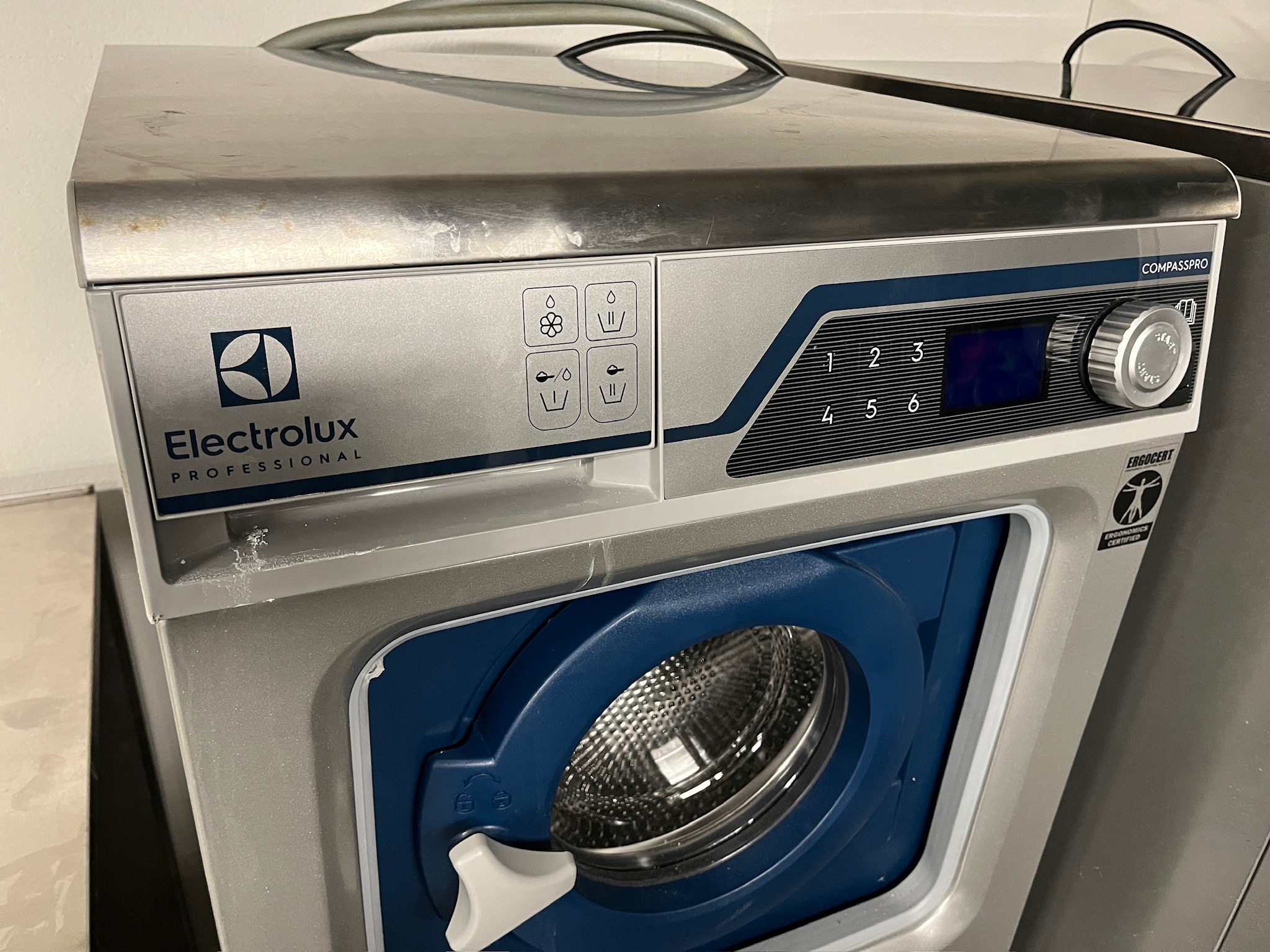 SELT / SOLD Electrolux WH6-6 iðnaðarþvottavél 6-14 kg. 3