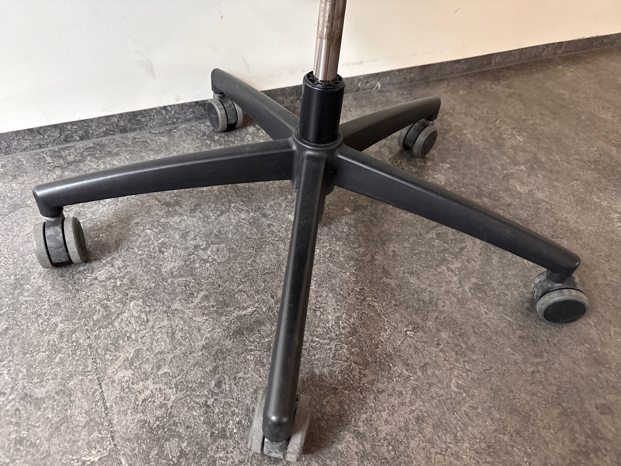 SELT / SOLD TIO Skrifborðsstólar frá Pennaum. ( 4 stk). 7