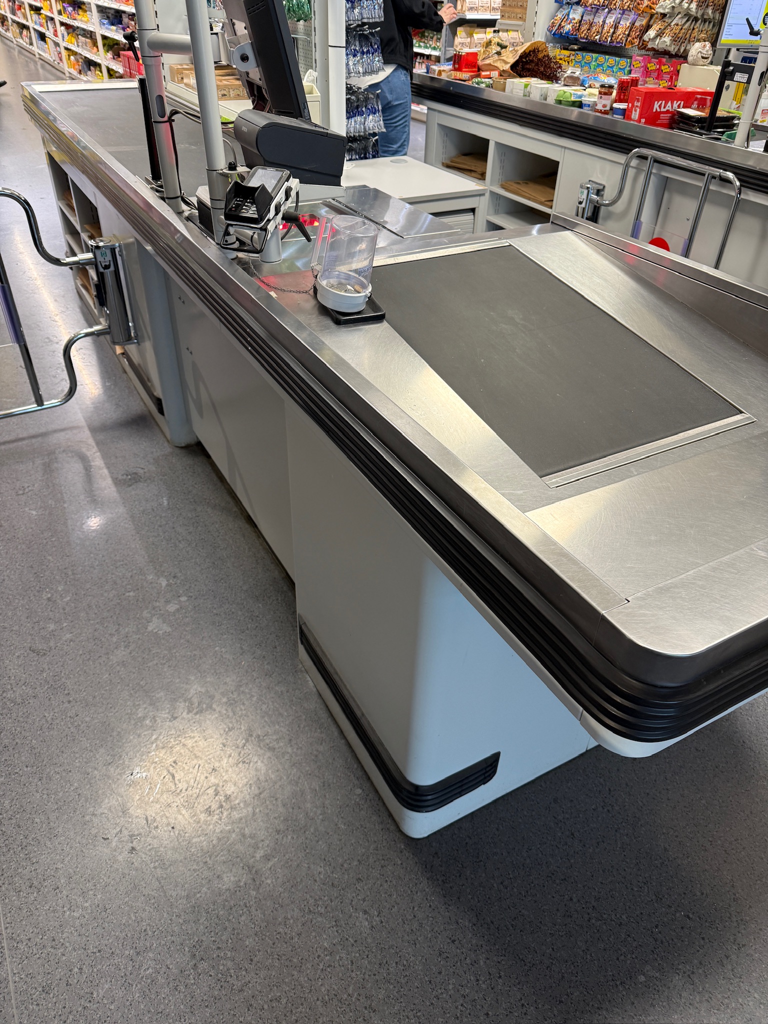 SELT / SOLD Afgreiðslufæribandaborð - ITAB Shop Concept 3