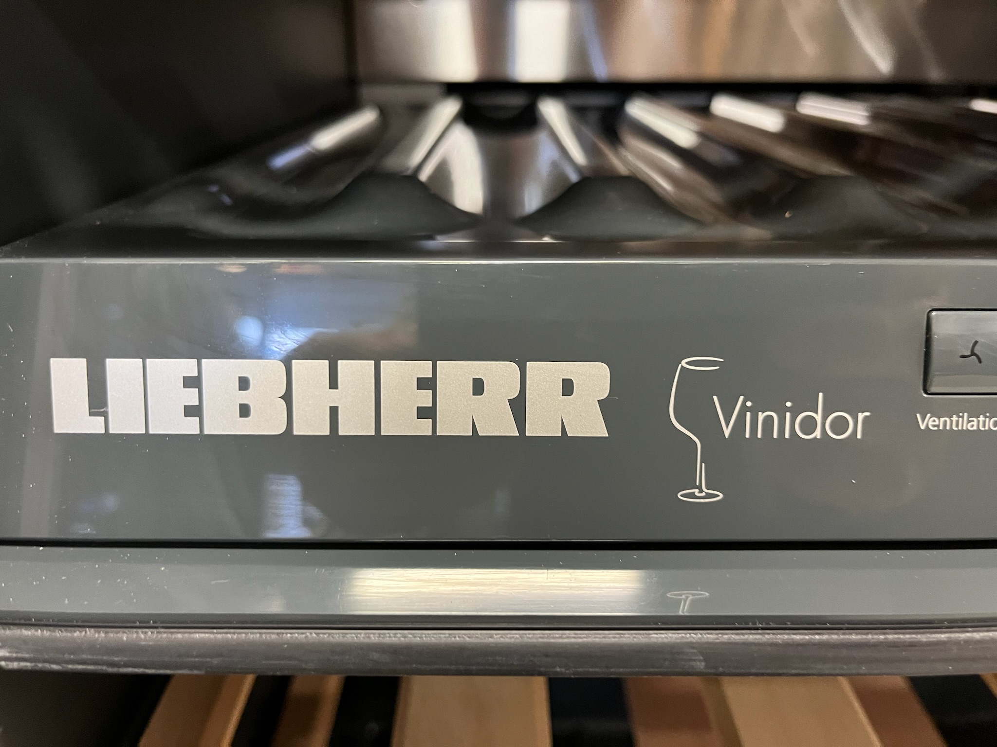 SELT / SOLD Liebherr vínkælir, 136 lítrar 6