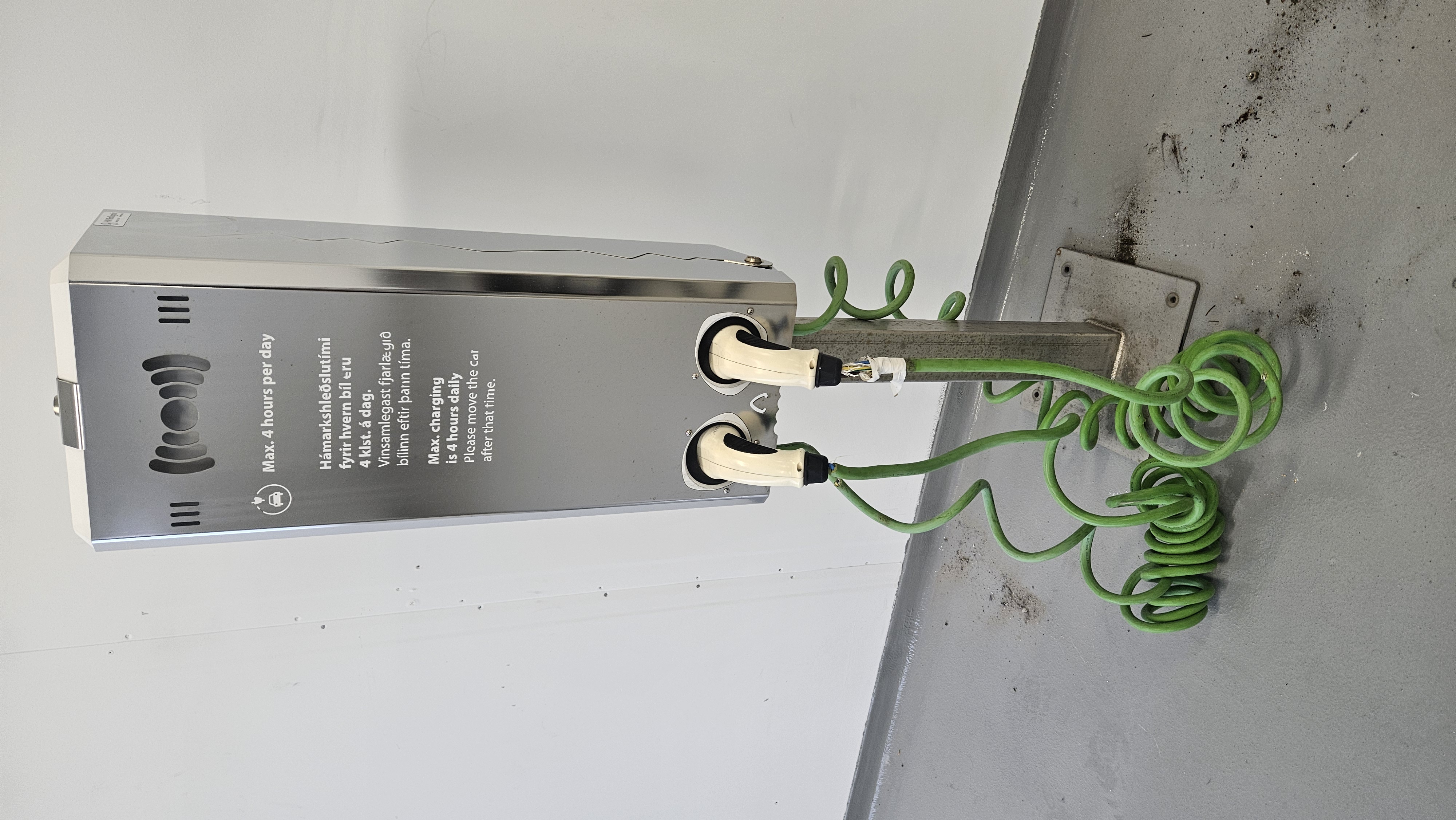 SELT / SOLHleðslustöð - tveir bílar 2*22 KW heimilið eða fyrirtækið Hæð 145 SM 2