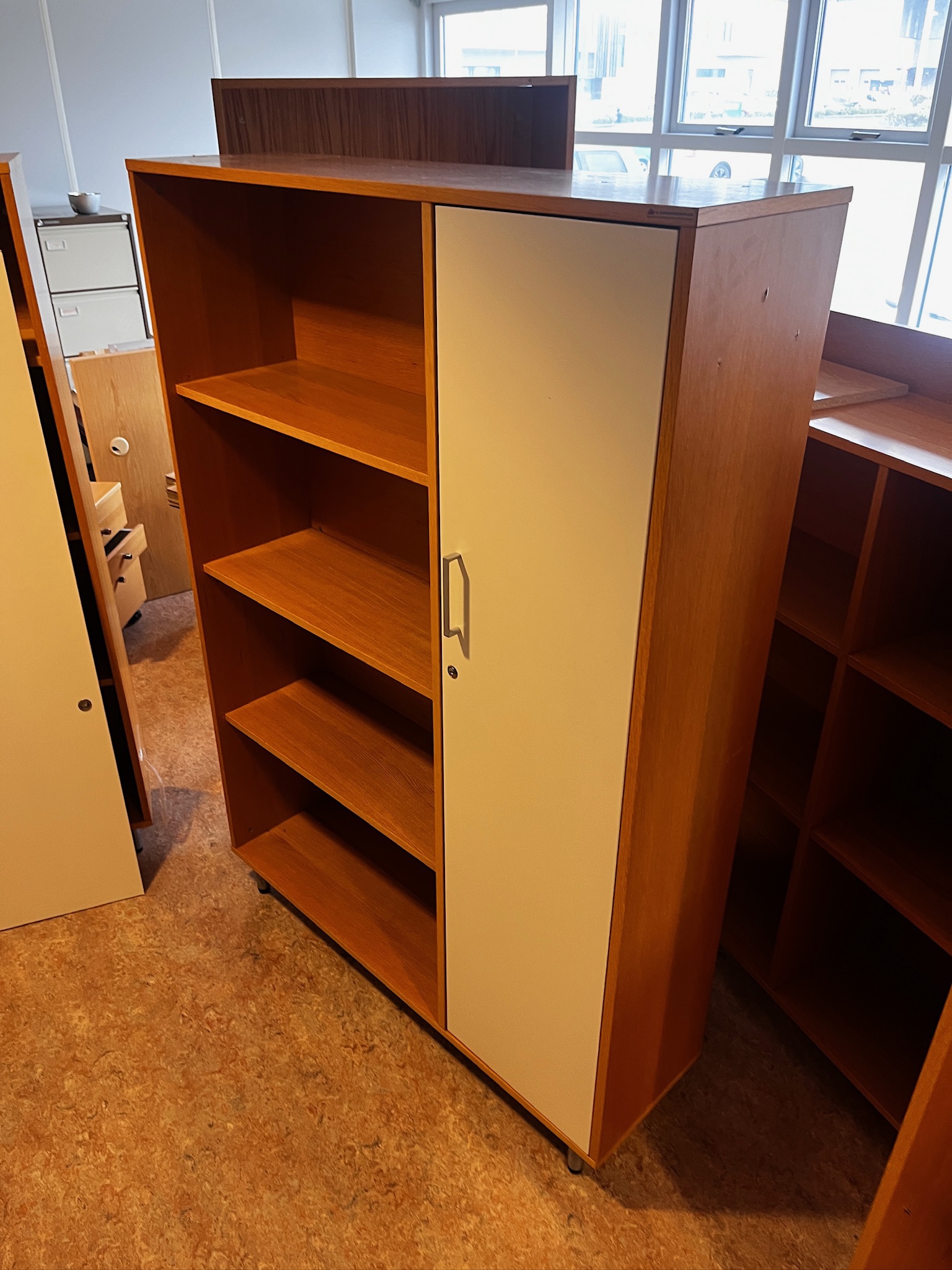 SELT / SOLD Skrifstofuskápar og bókahillur frá Á. Guðmundsson 2