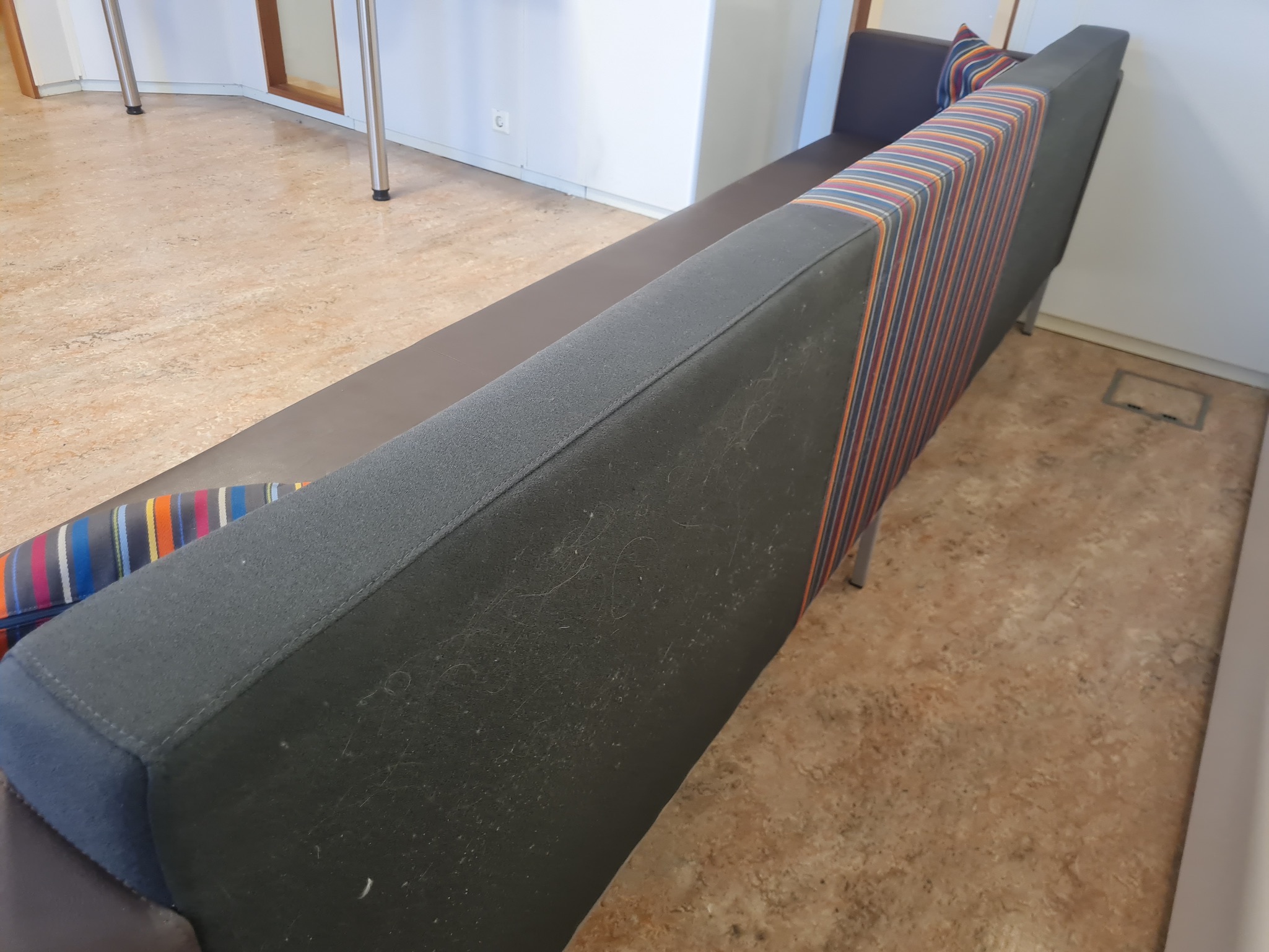 SELT / SOLD - Sófi - sérsmíði - (285 x 70 sm.) 6