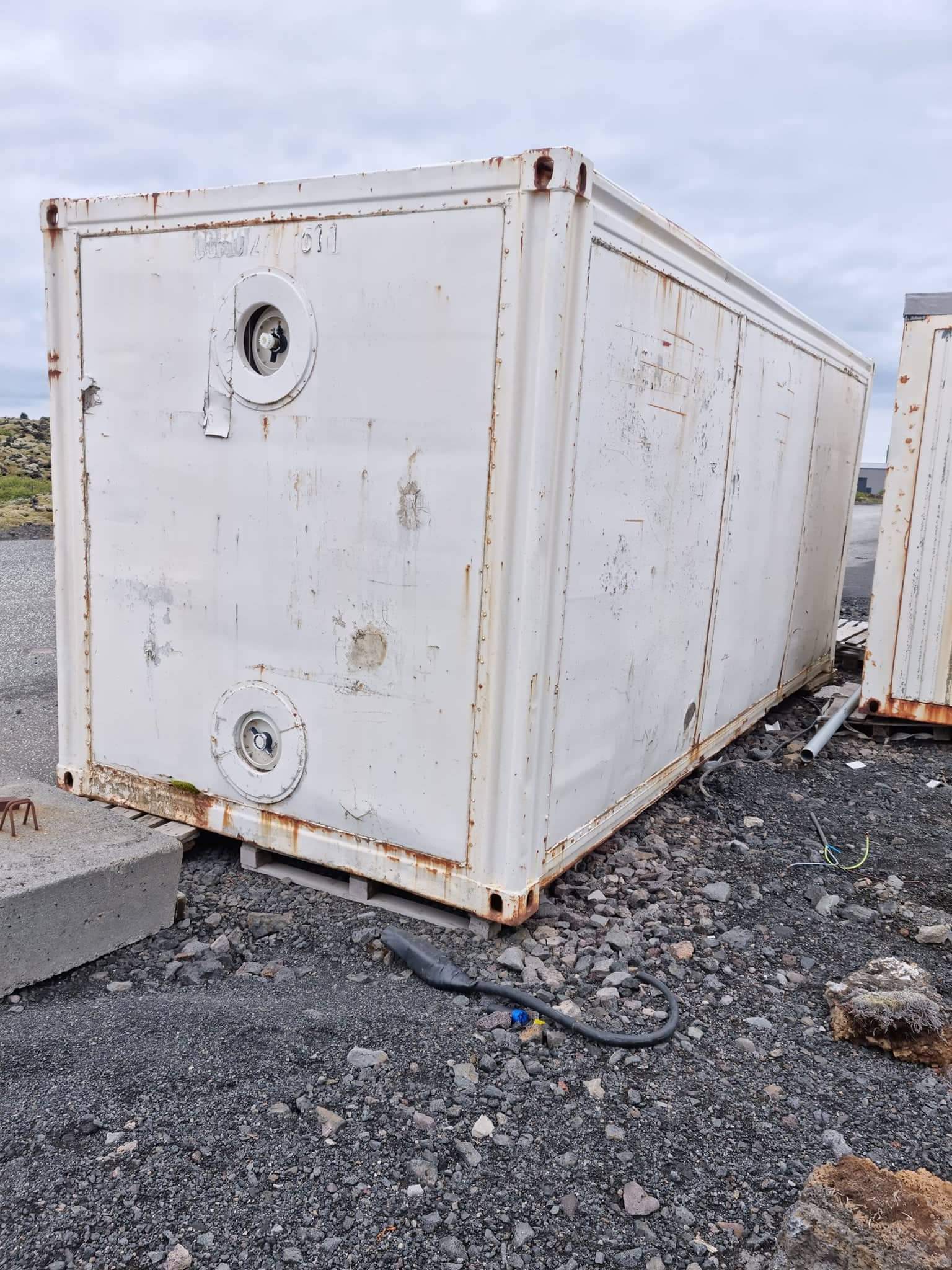 SELT / SOLD - Verkfæragámur með rafmagnstöflu 3