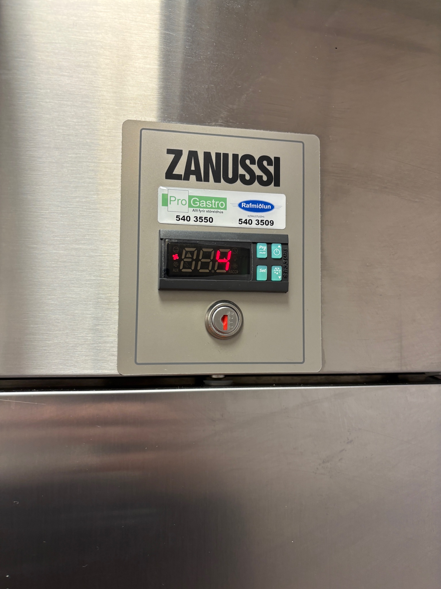 SELT / SOLD Zanussi kæliskápur 3