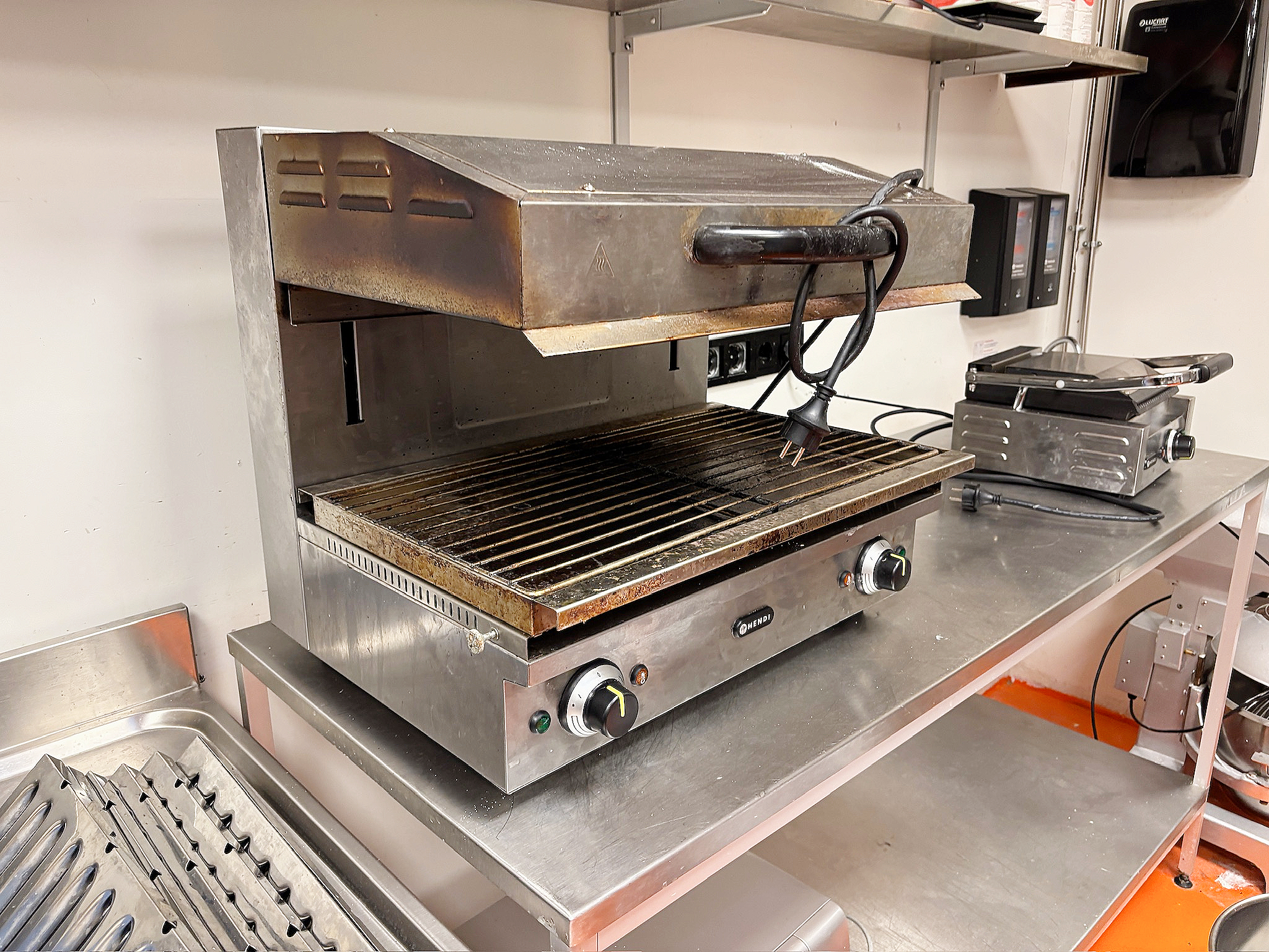 SELT / SOLD Hendi salamander grill