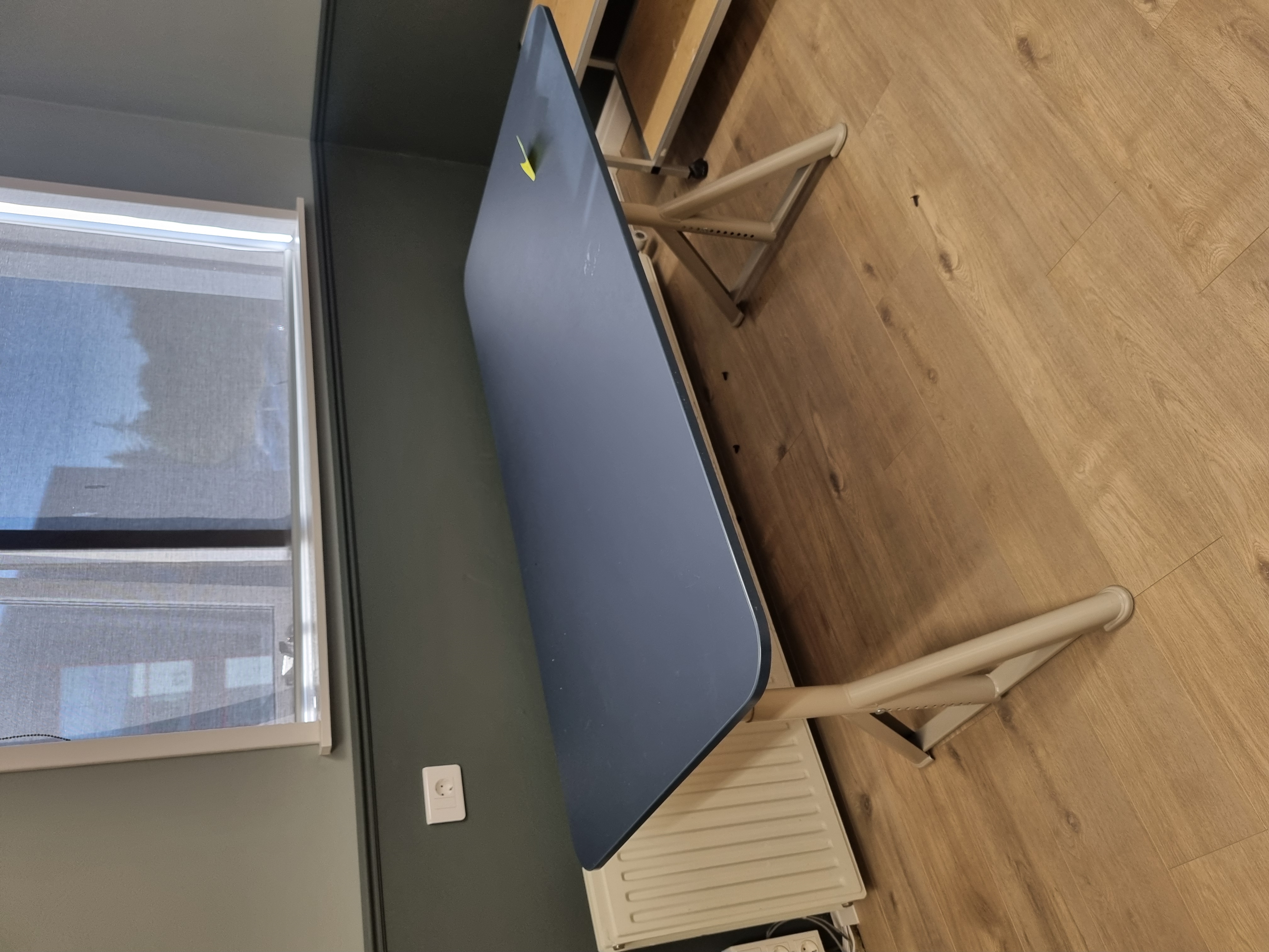 SELT / SOLD IKEA skrifborð, B160 x D60 sm.