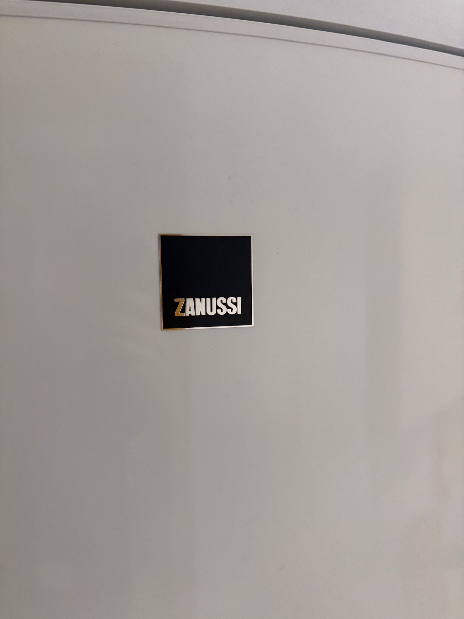 SELT / SOLD Zanussi ísskápur, H185sm. 4