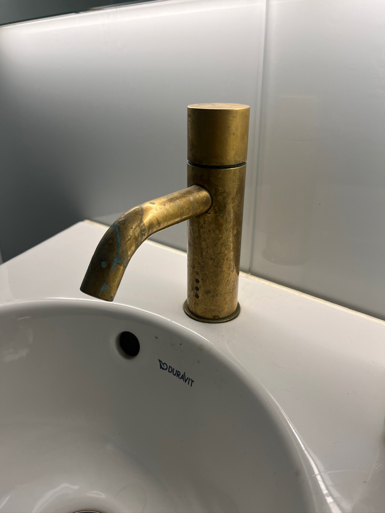 SELT / SOLD Duravit vaskur með blöndunartæki 2