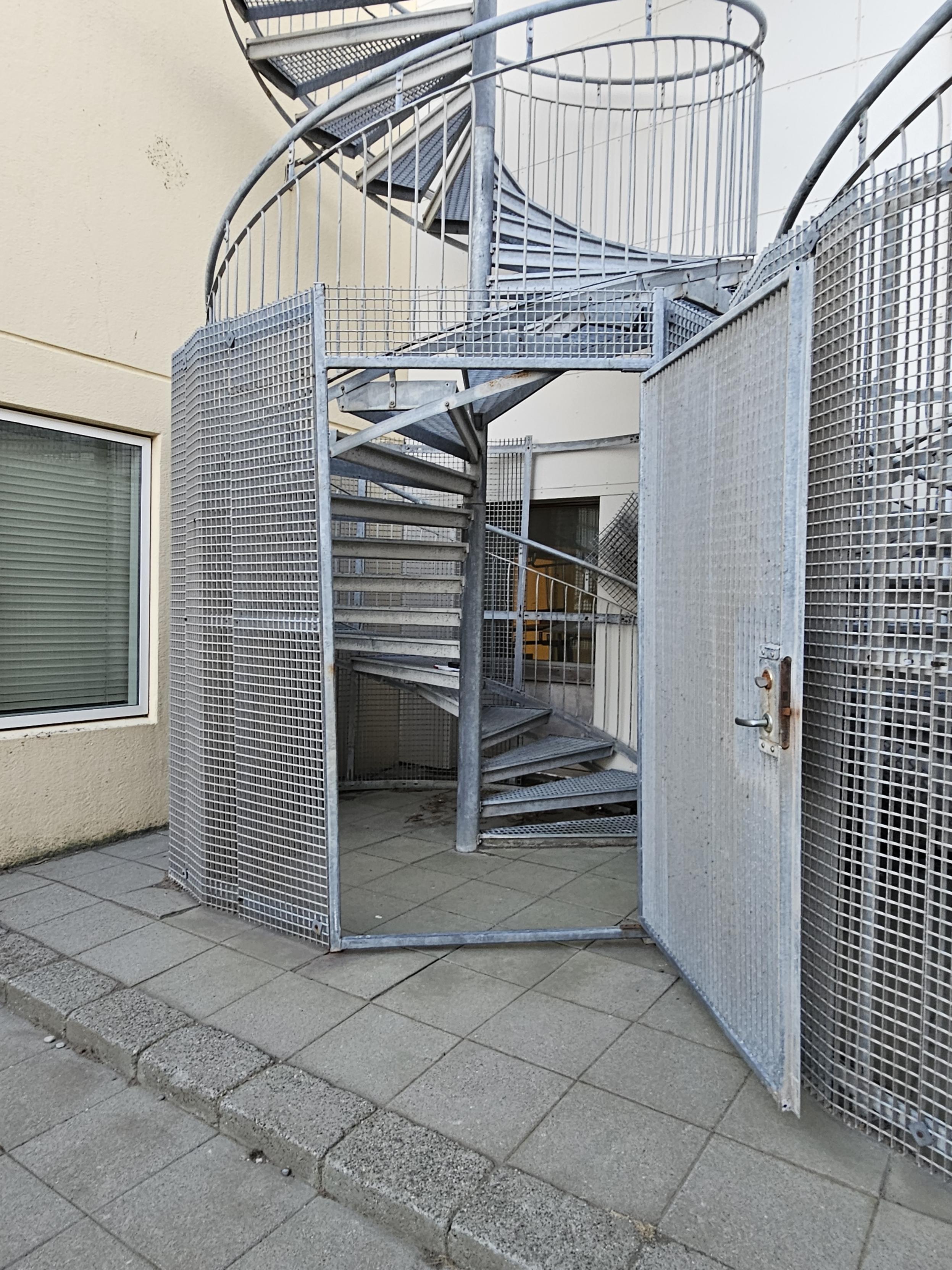 SELT / SOLD - Hringstigi - galvaniserað - 2 hæðir 6 metrar 7
