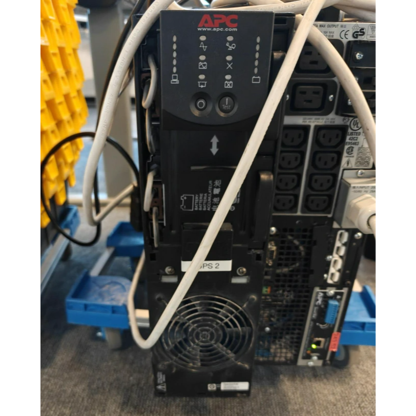 SELT / SOLD APC Smart-UPS varaaflgjafi 2