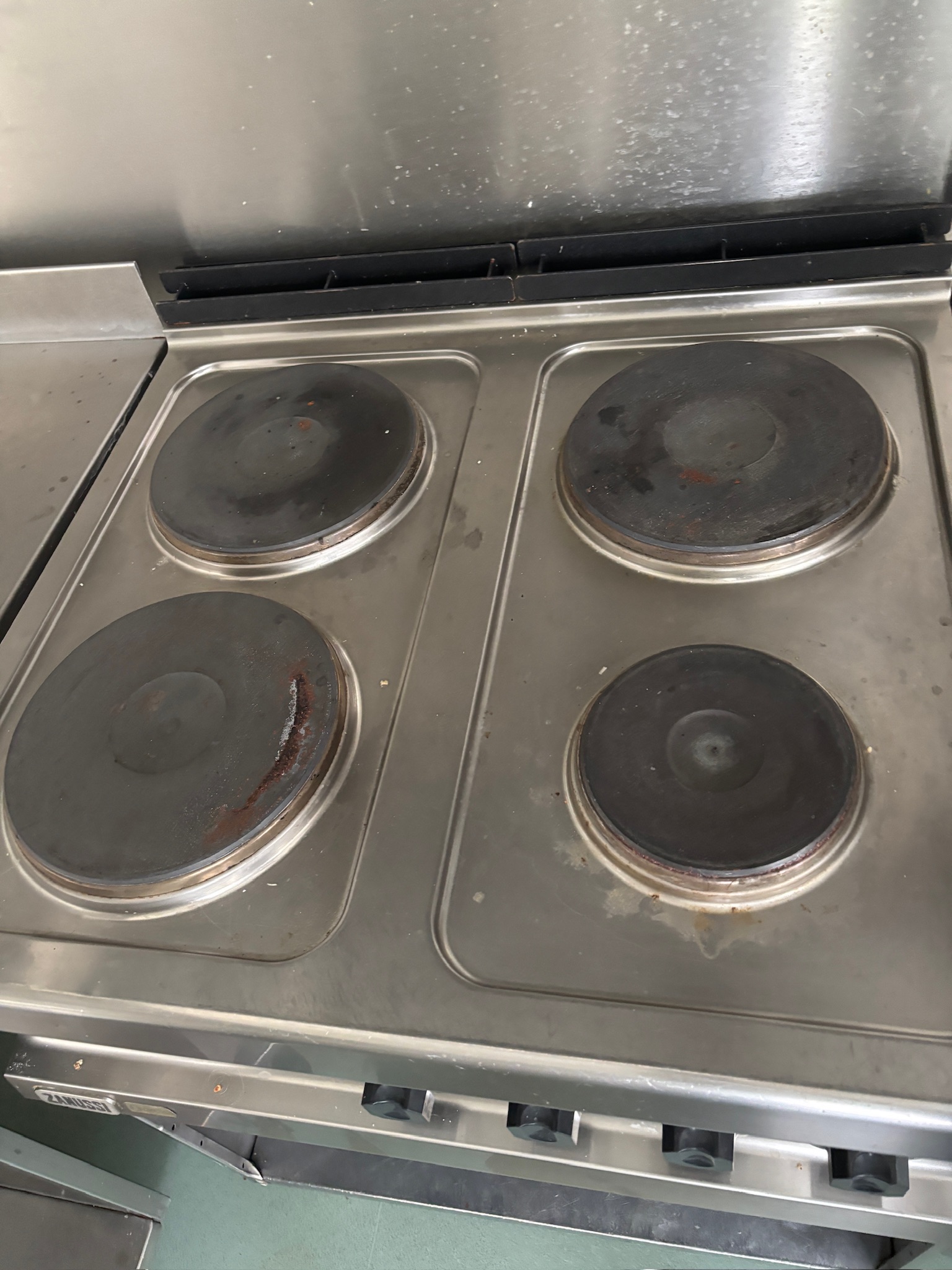 SELT / SOLD Zanussi helluborð m.undirborði 4