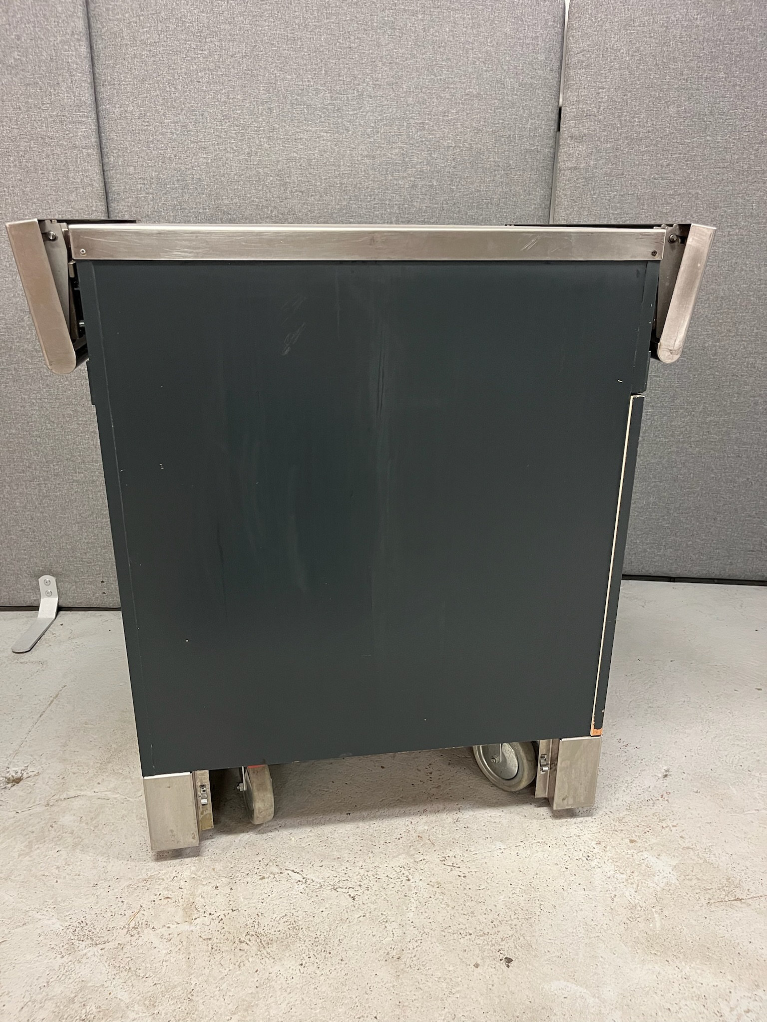 SELT / SOLD Preppborð á hjólum fyrir mötuneytislínu, L105xB80xH90sm. 3