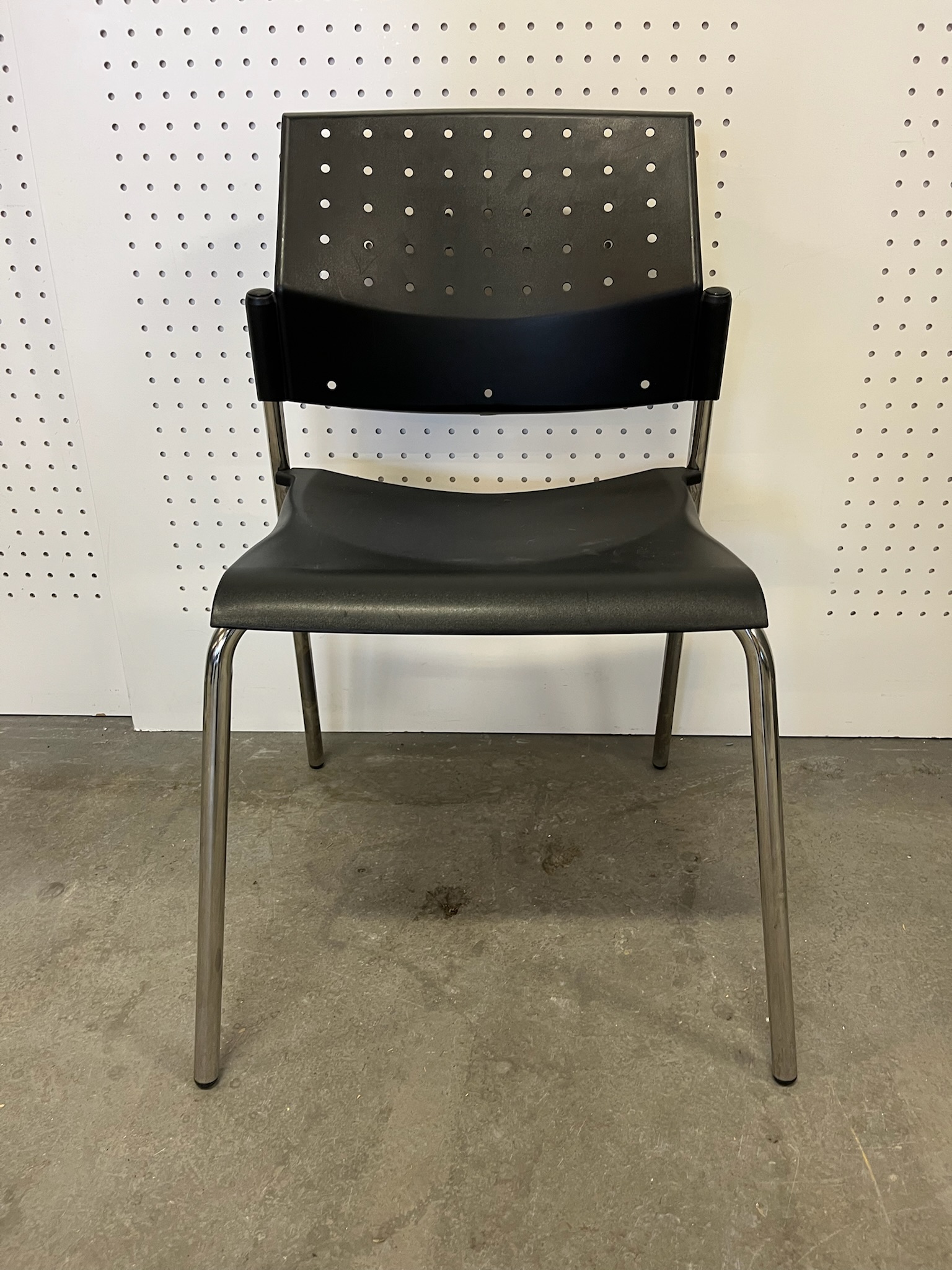 SELT / SOLD Fundarstóll, staflanlegur 3