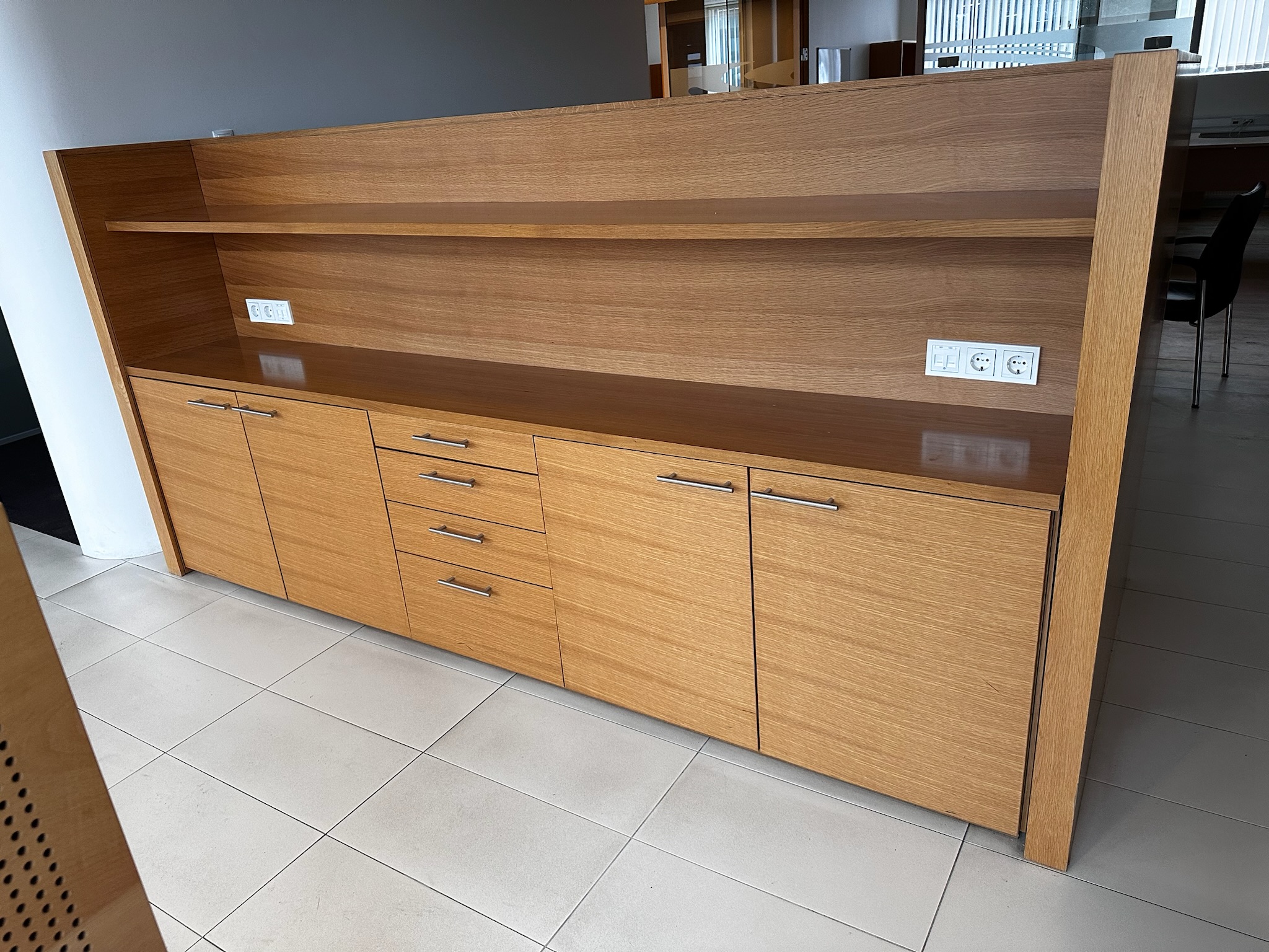 SELT / SOLD Skrifstofuskápur / skilrúm/skenkur, B293 x B126 x D142 sm.