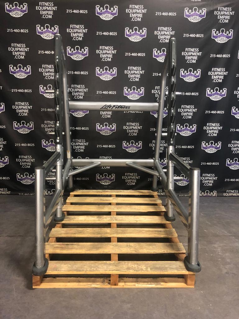 Selt/endurnýtt- Lyftingarekki - Life Fitness Olympic Squat Rack 3