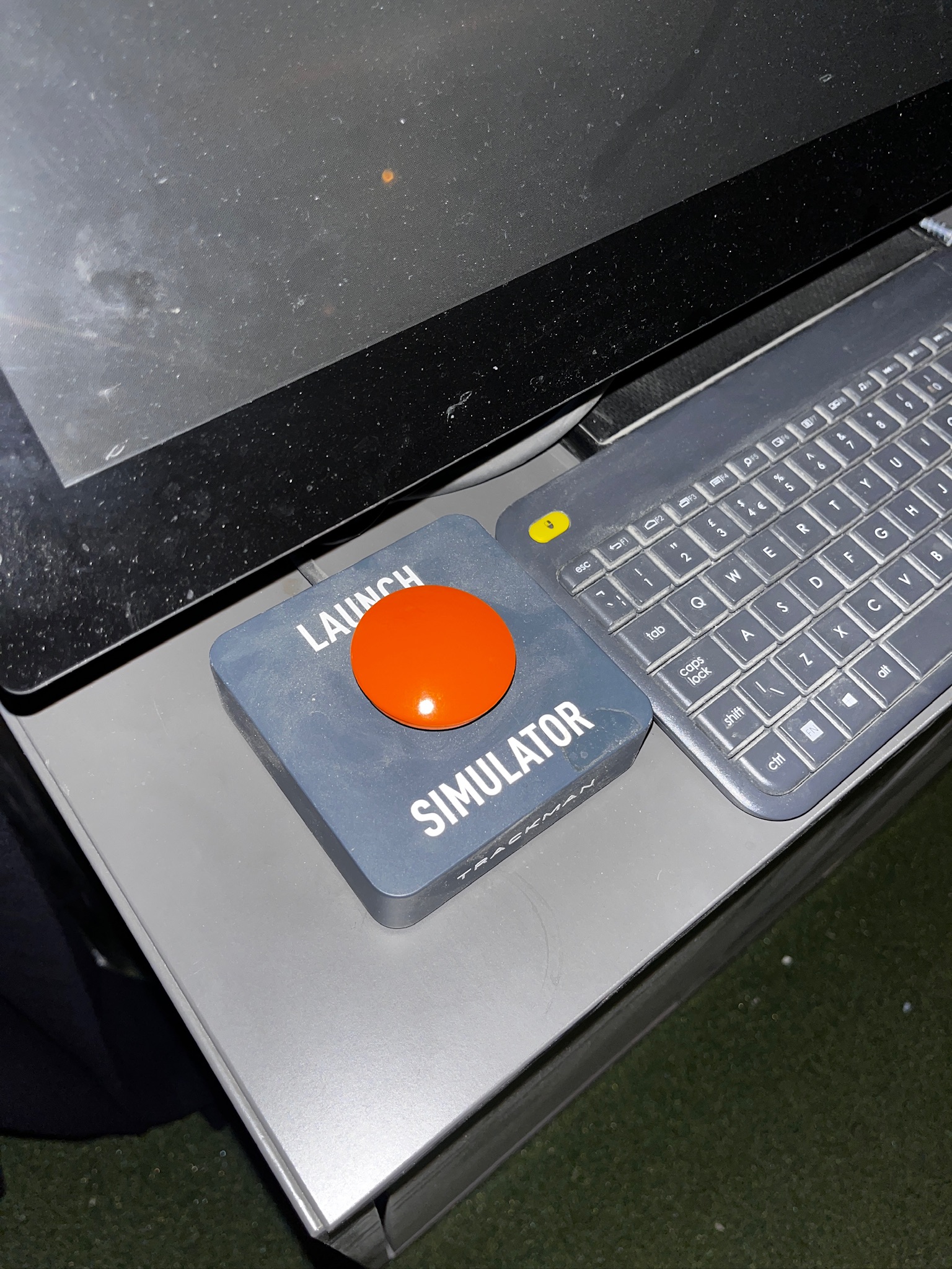SELT / SOLD - Trackman Professional golfhermir 8