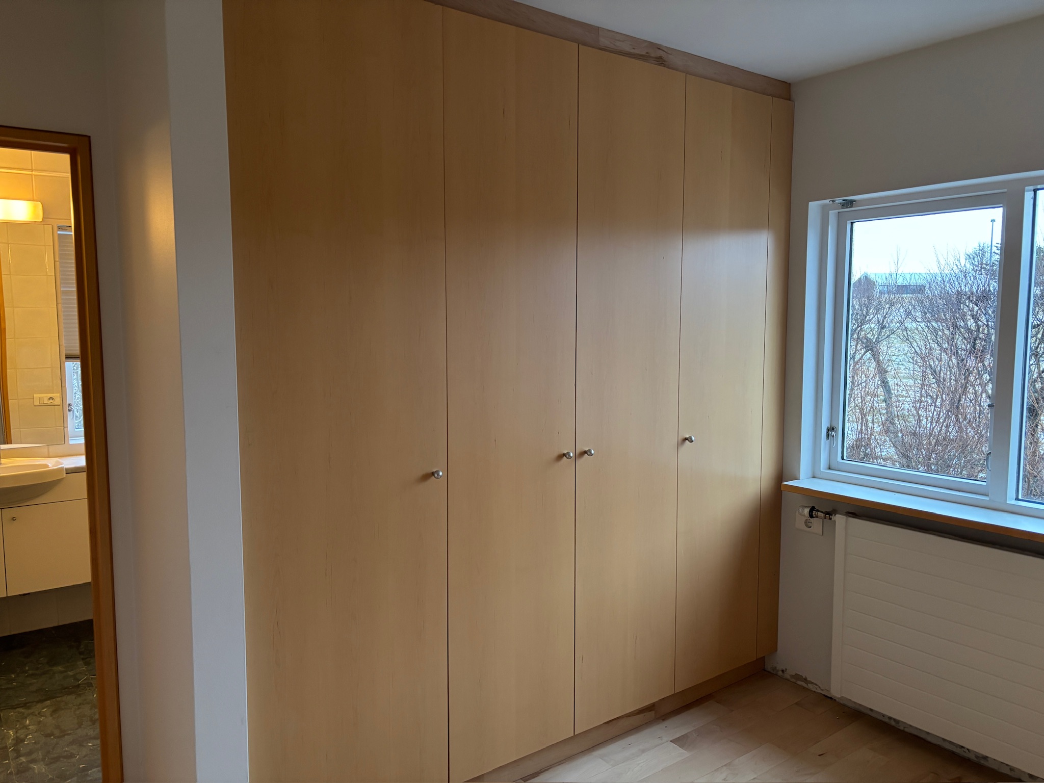 SELT / SOLD - Skápainnrétting frá Brúnás, H240 x B225 x D55 sm. 3