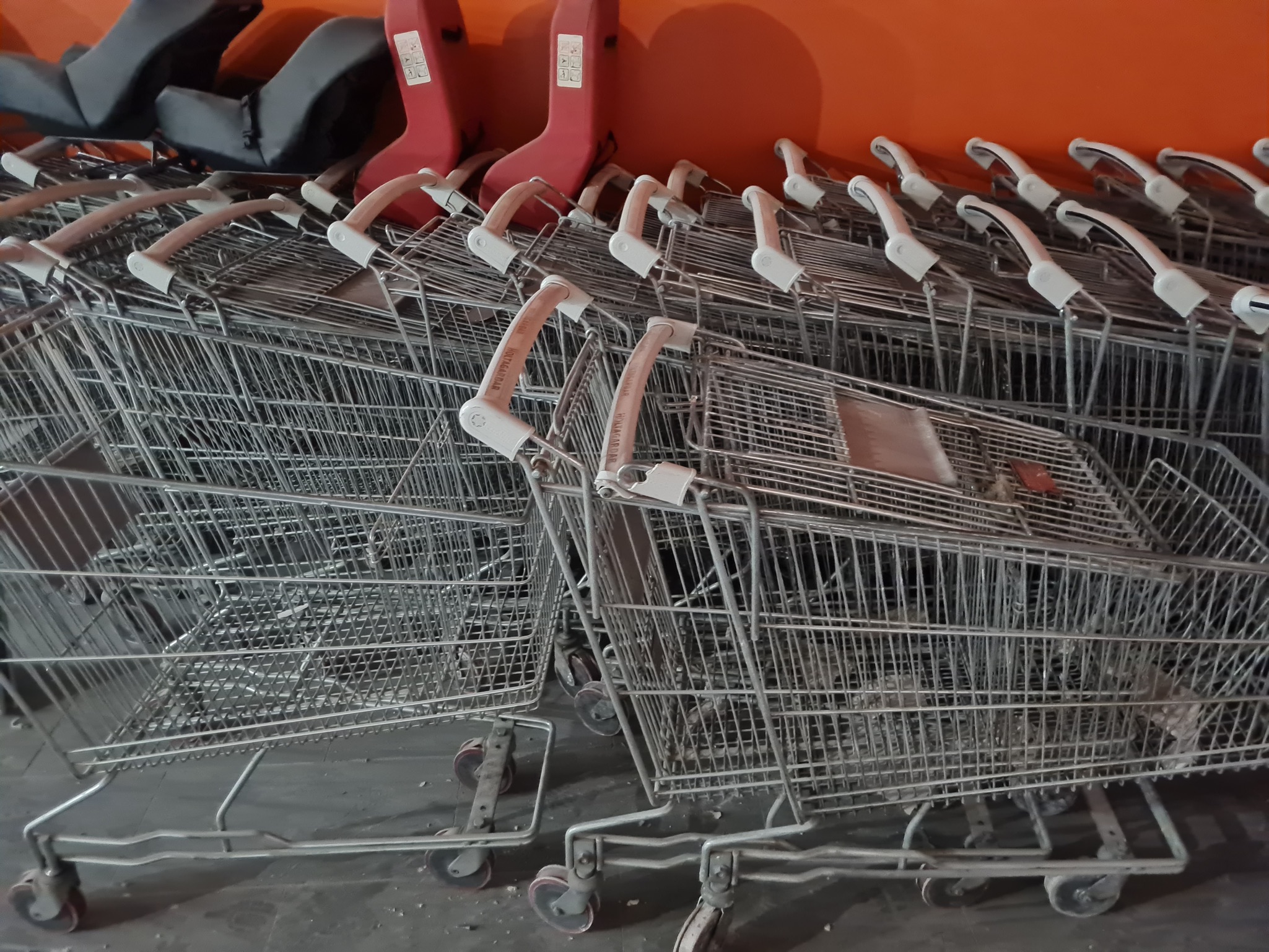 SELT / SOLD - Innkaupakerrur - búðakerrur - 30 stk. 3